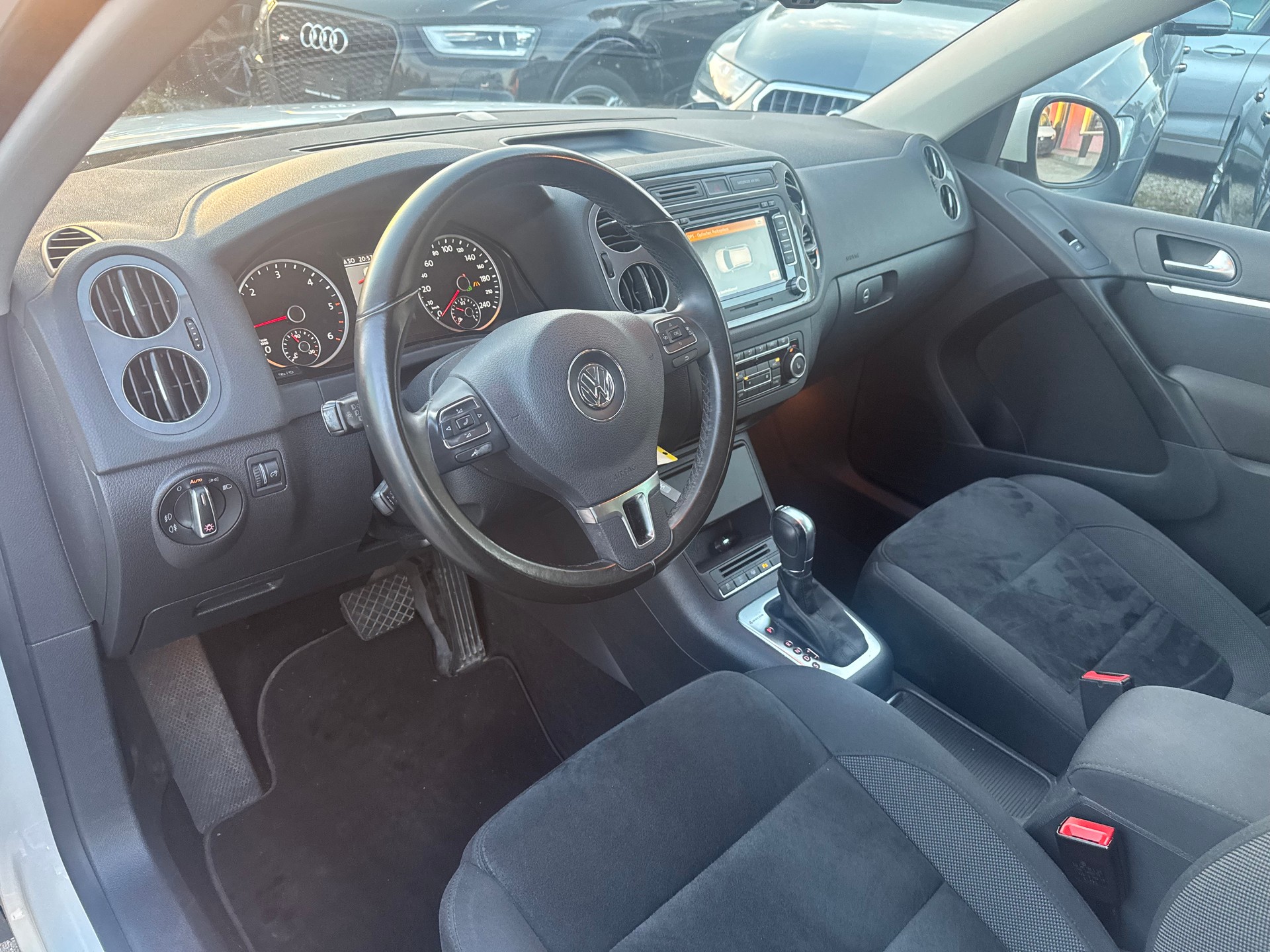 VW Tiguan 2.0 TDI BlueMotion Sport&Style 4Motion-image-4