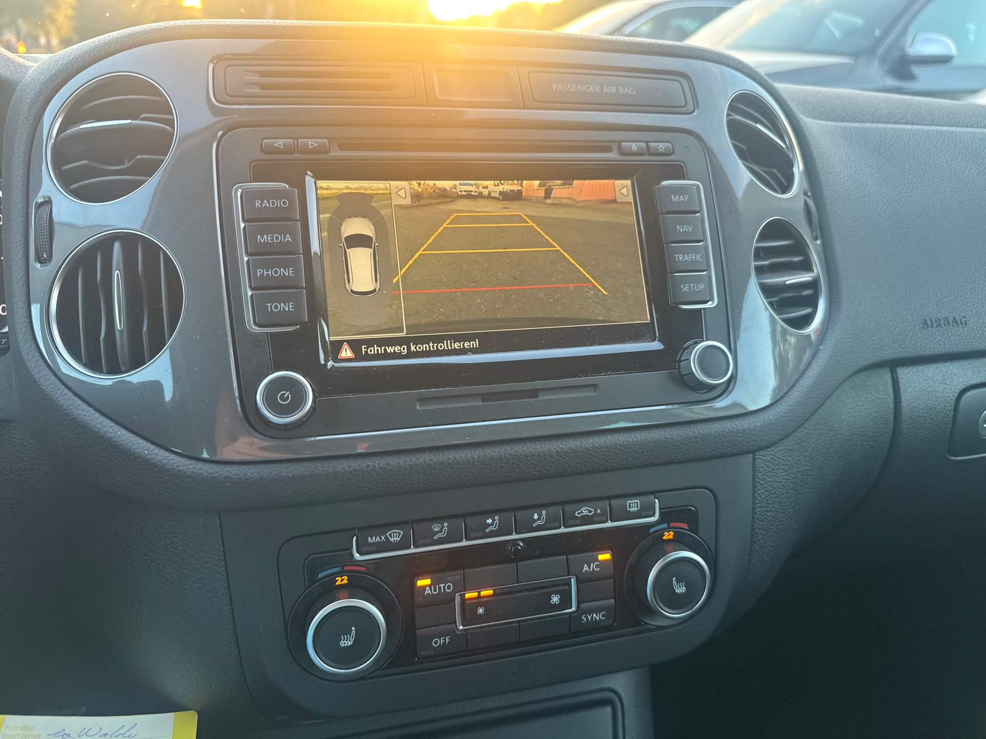 VW Tiguan 2.0 TDI BlueMotion Sport&Style 4Motion-image-11