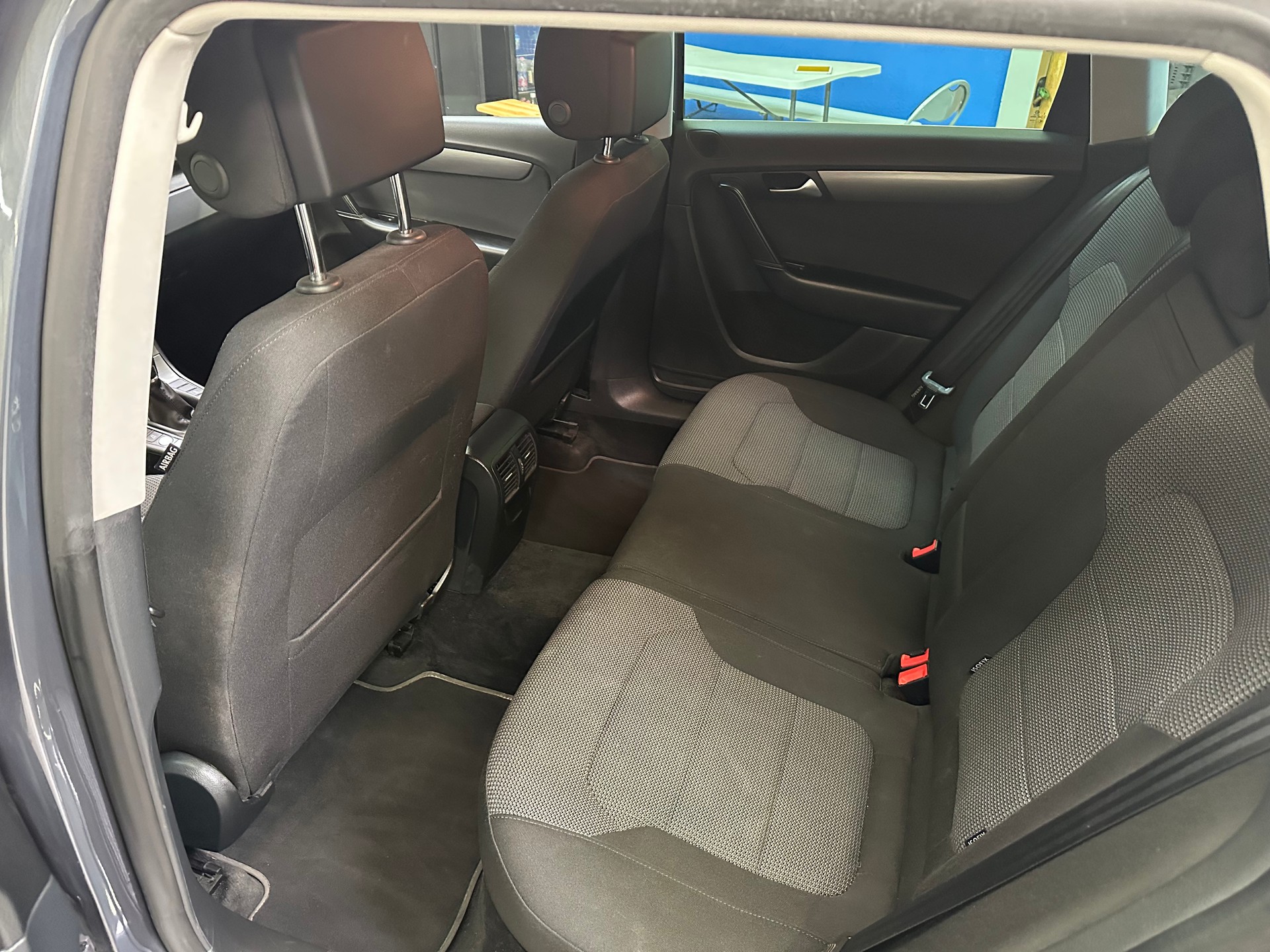 VW Passat Variant 2.0 TDI BlueMotion Technology Cup-image-8