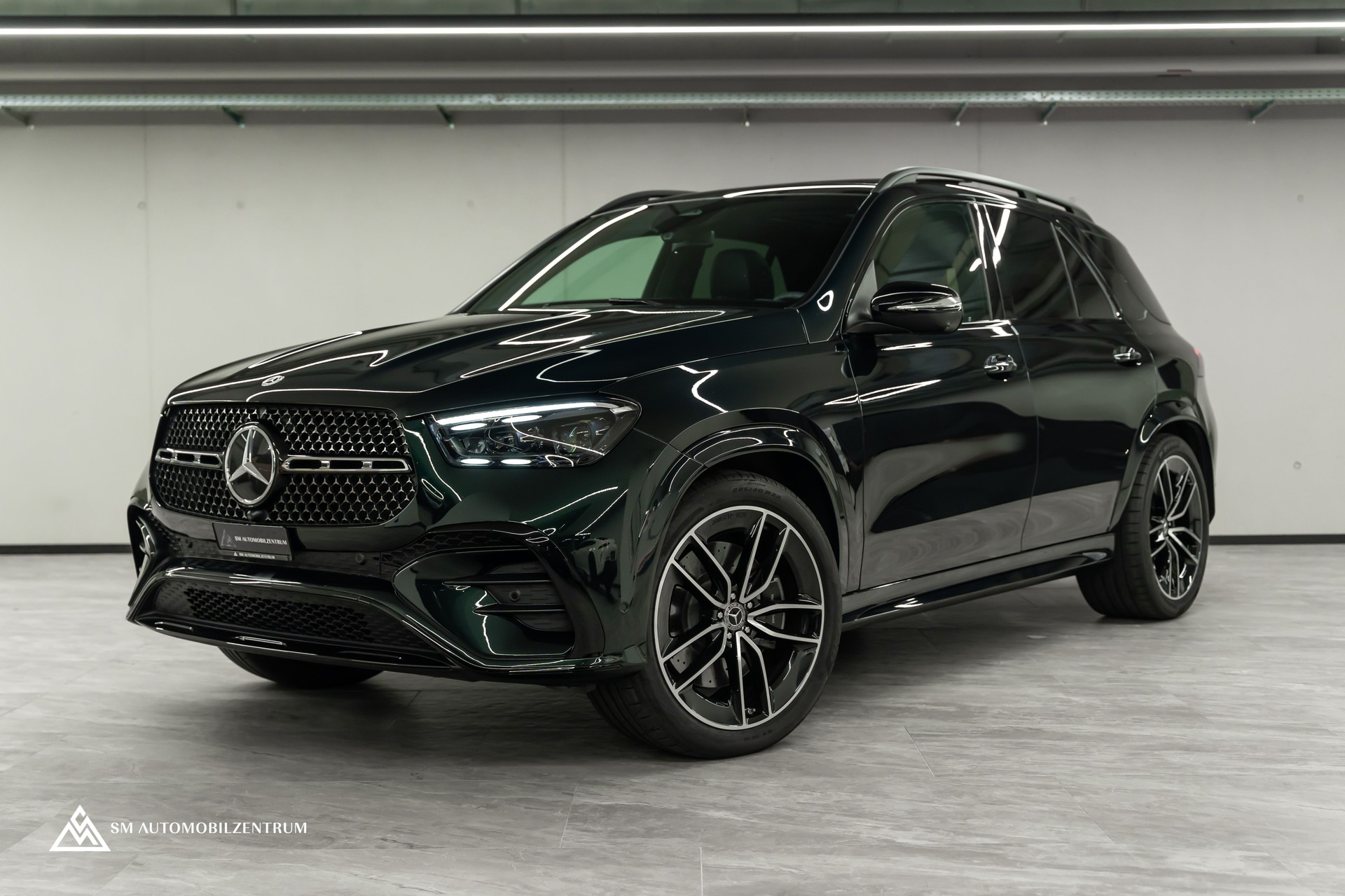 MERCEDES-BENZ GLE 450 AMG Line 4matic / Panorama / 360° / Head-Up / Smaragdgrün Metallic-image-0