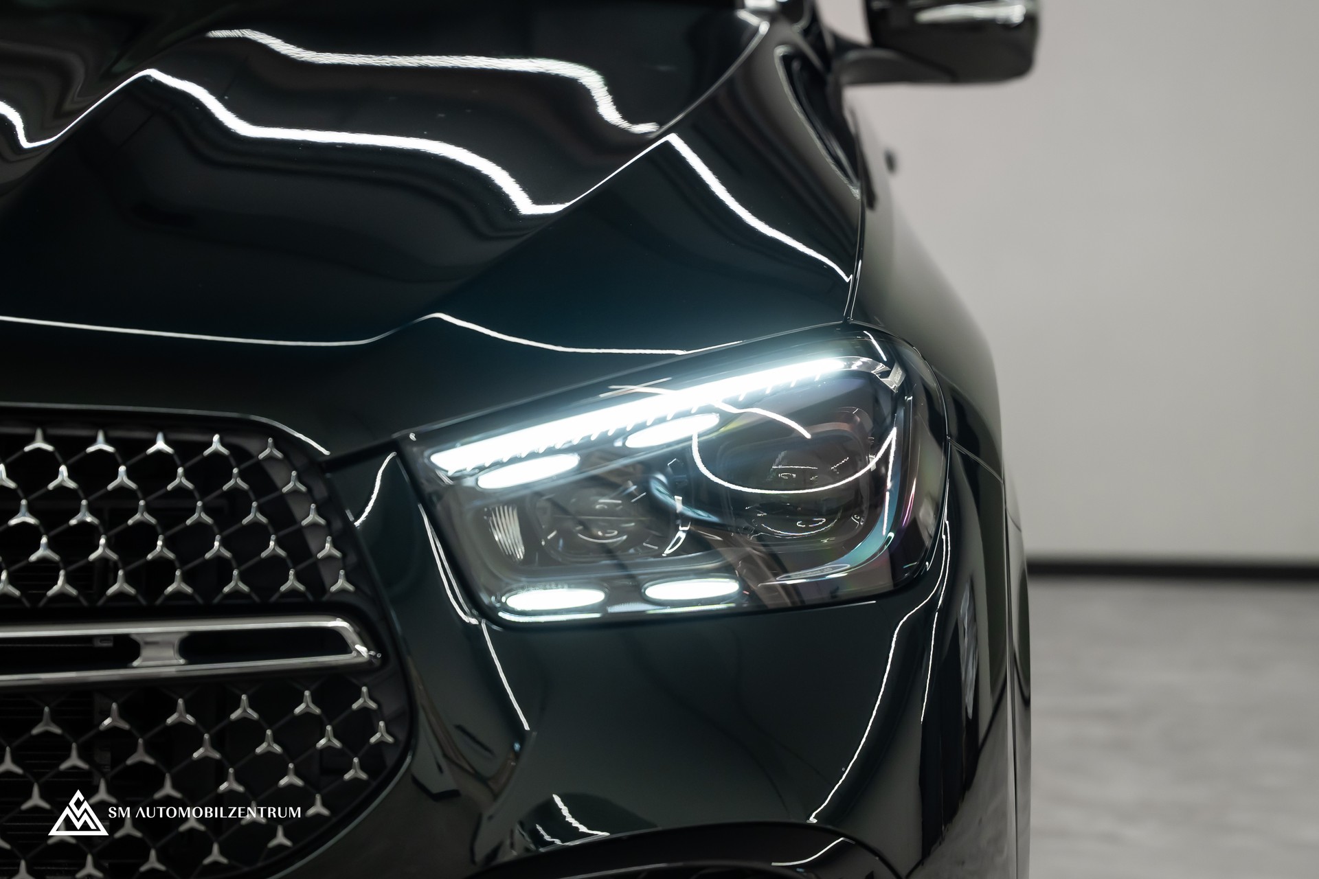 MERCEDES-BENZ GLE 450 AMG Line 4matic / Panorama / 360° / Head-Up / Smaragdgrün Metallic-image-2