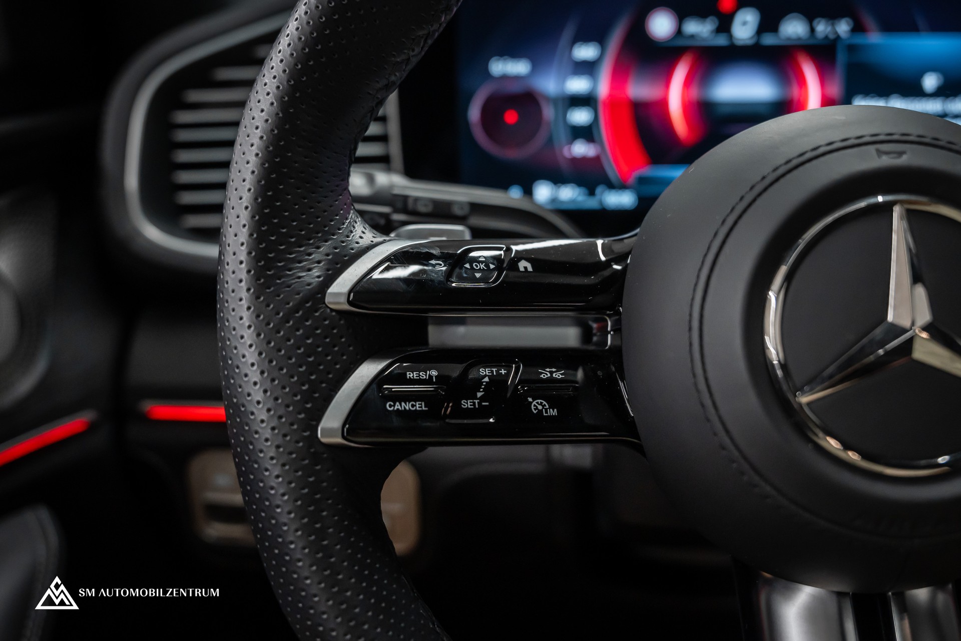 MERCEDES-BENZ GLE 450 AMG Line 4matic / Panorama / 360° / Head-Up / Smaragdgrün Metallic-image-27
