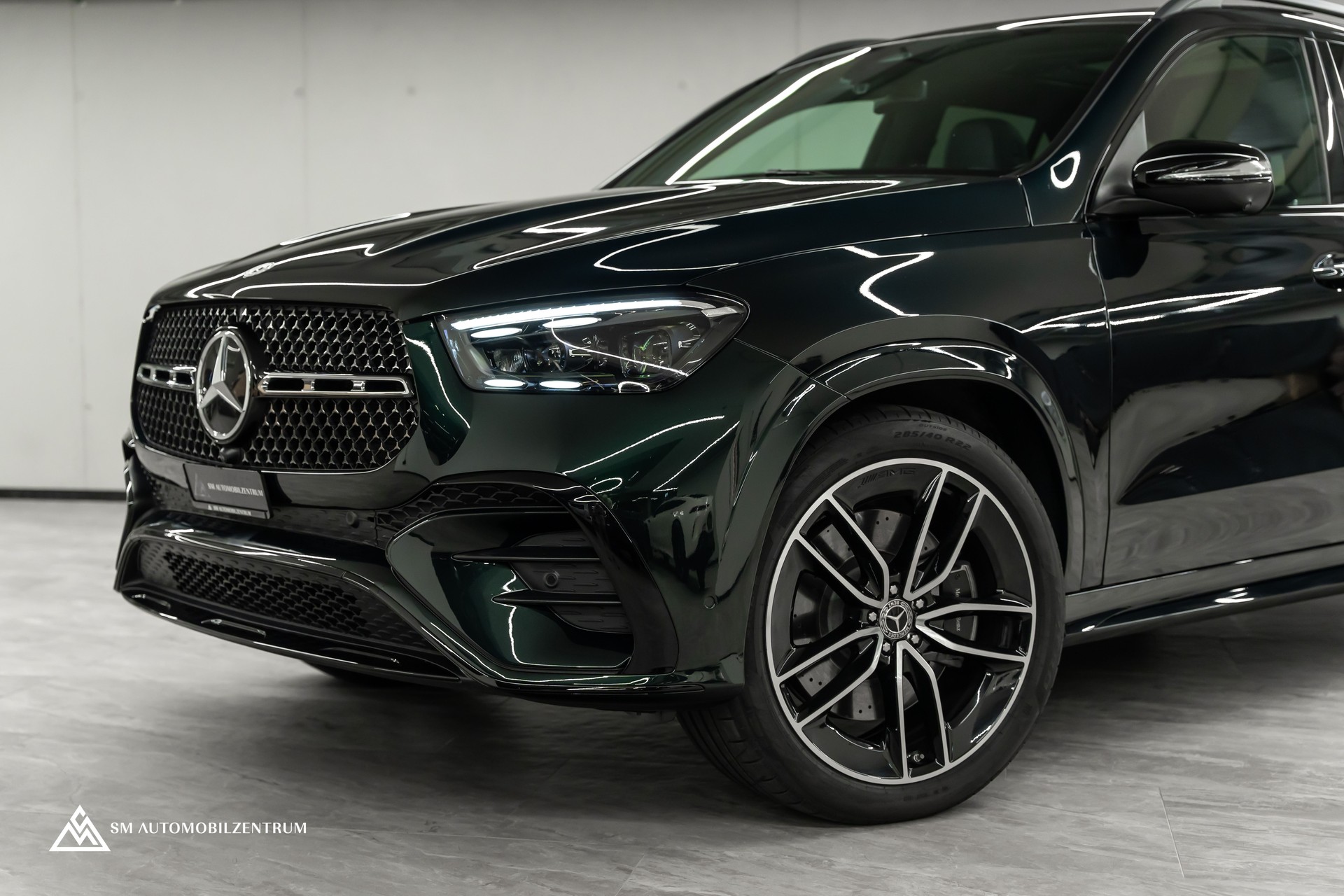 MERCEDES-BENZ GLE 450 AMG Line 4matic / Panorama / 360° / Head-Up / Smaragdgrün Metallic-image-3