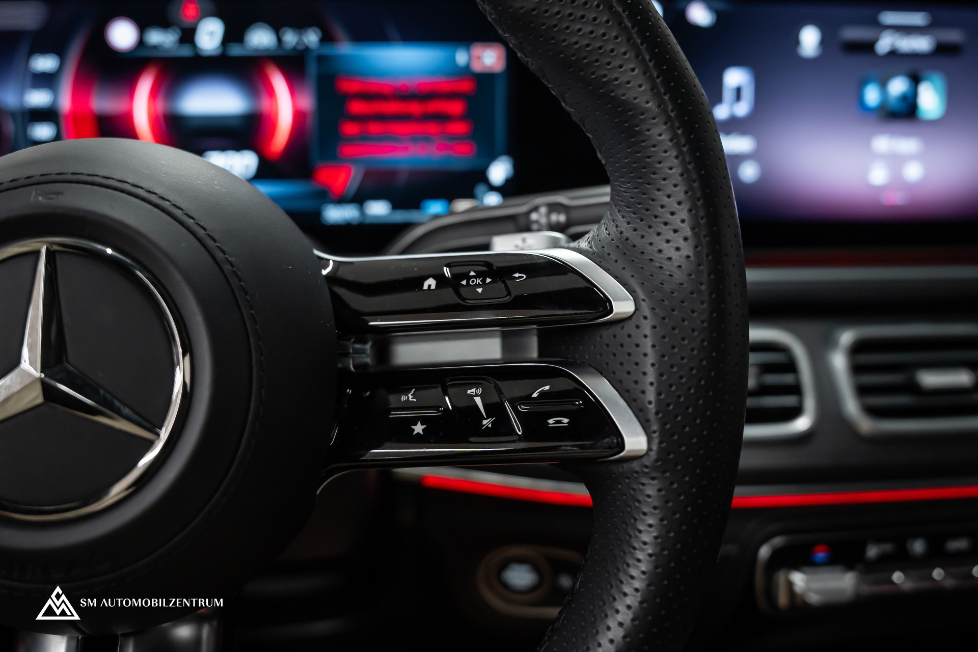 MERCEDES-BENZ GLE 450 AMG Line 4matic / Panorama / 360° / Head-Up / Smaragdgrün Metallic-image-28