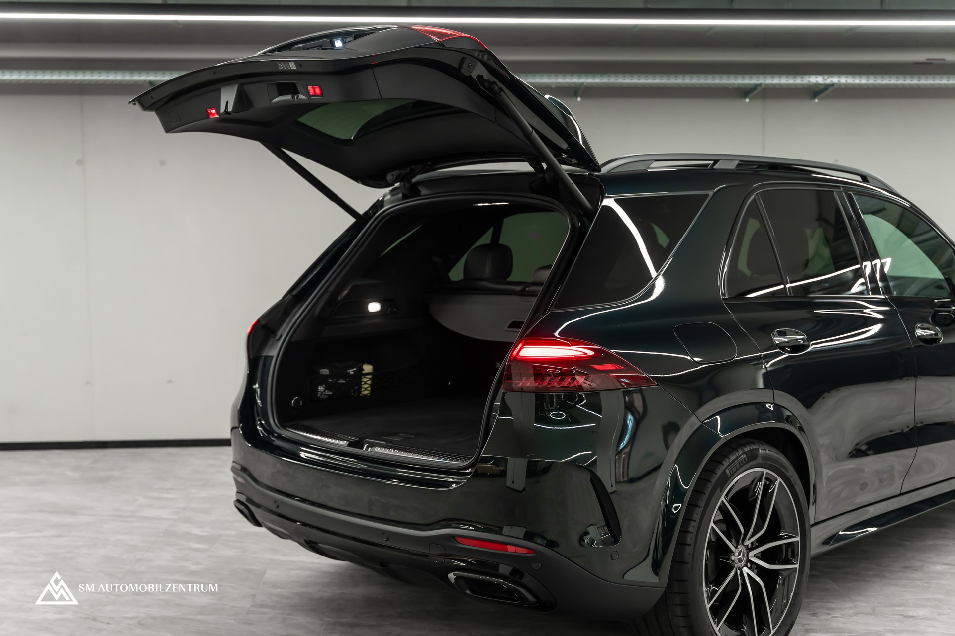 MERCEDES-BENZ GLE 450 AMG Line 4matic / Panorama / 360° / Head-Up / Smaragdgrün Metallic-image-10
