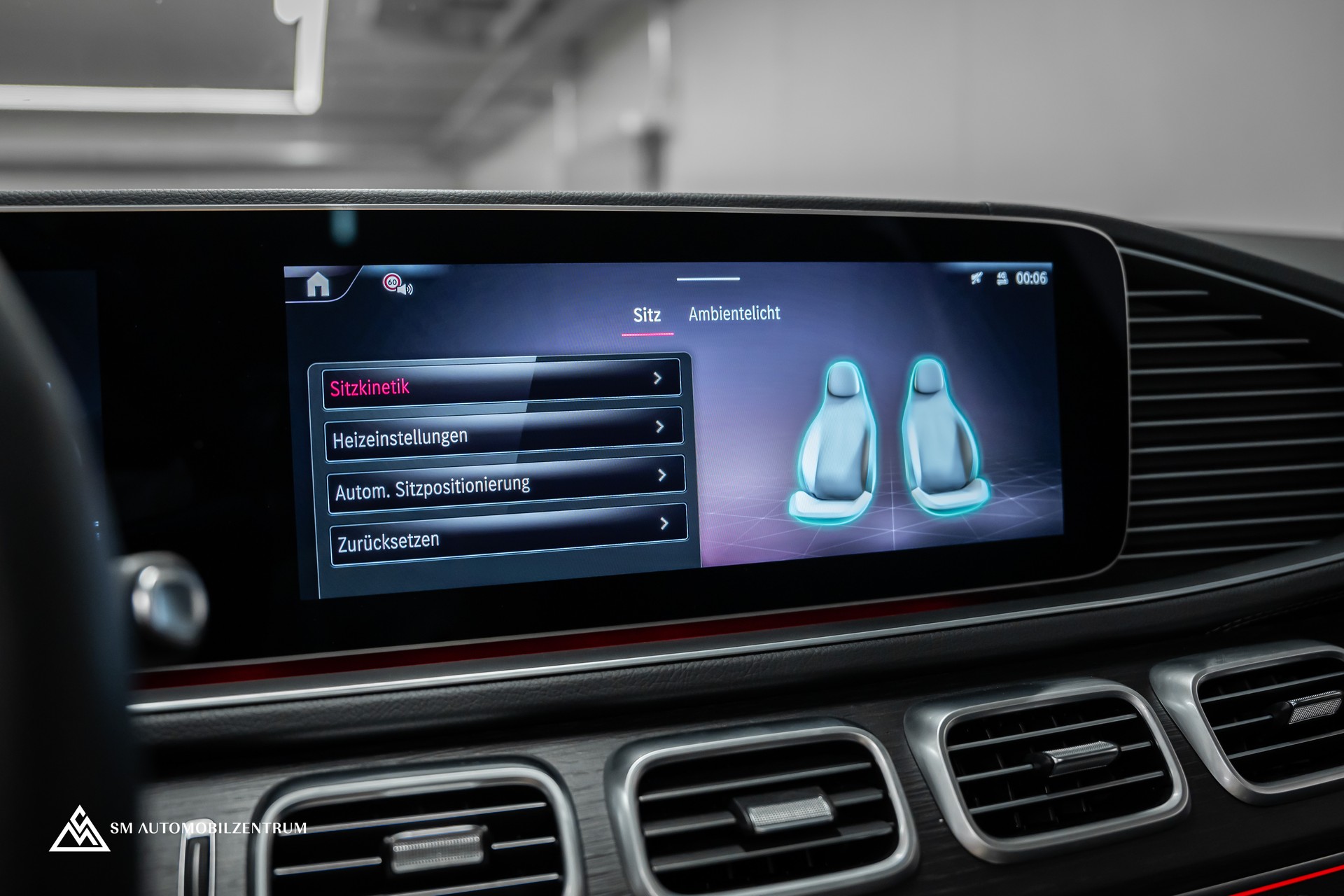 MERCEDES-BENZ GLE 450 AMG Line 4matic / Panorama / 360° / Head-Up / Smaragdgrün Metallic-image-37