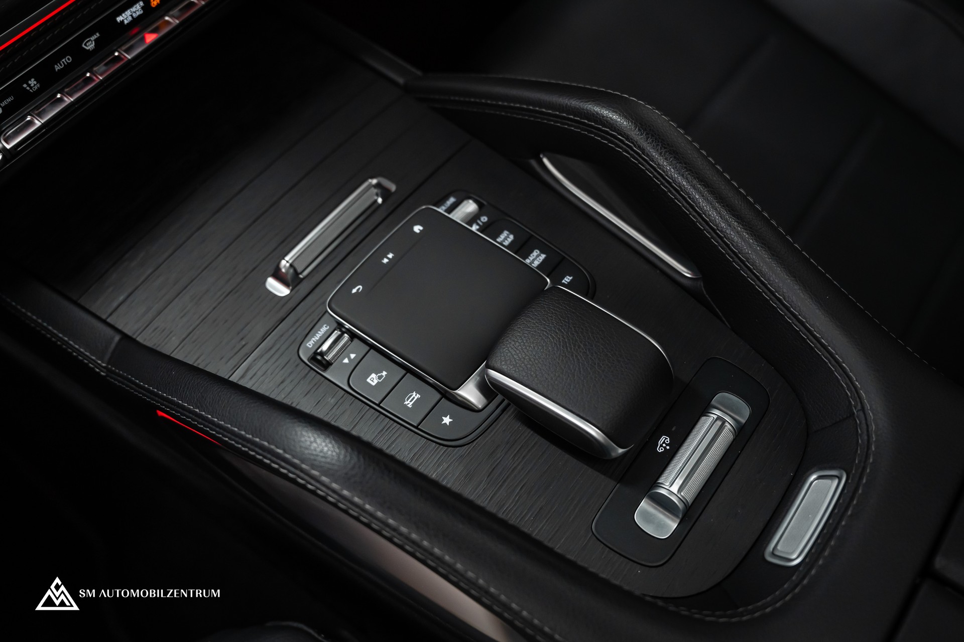 MERCEDES-BENZ GLE 450 AMG Line 4matic / Panorama / 360° / Head-Up / Smaragdgrün Metallic-image-32