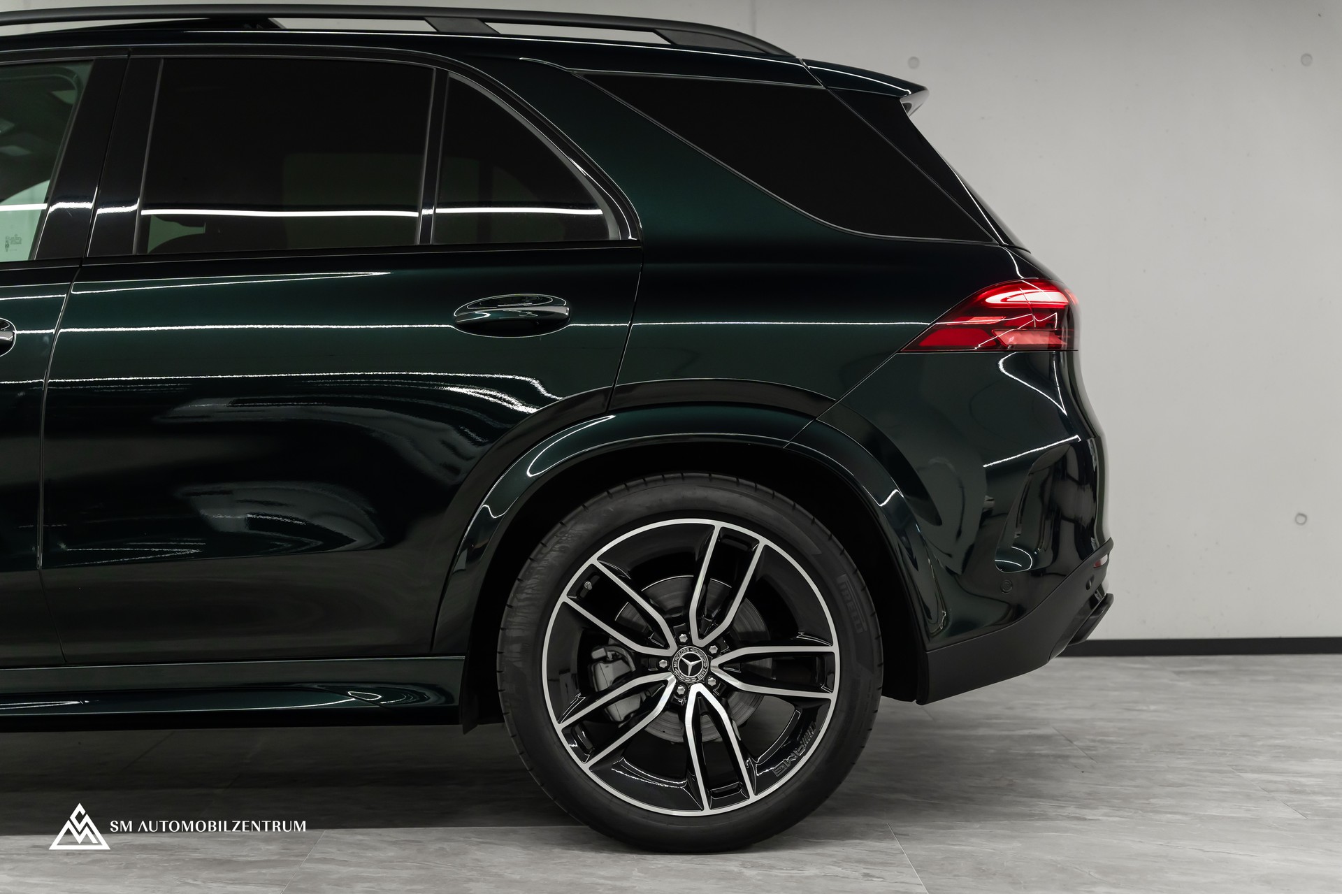 MERCEDES-BENZ GLE 450 AMG Line 4matic / Panorama / 360° / Head-Up / Smaragdgrün Metallic-image-5
