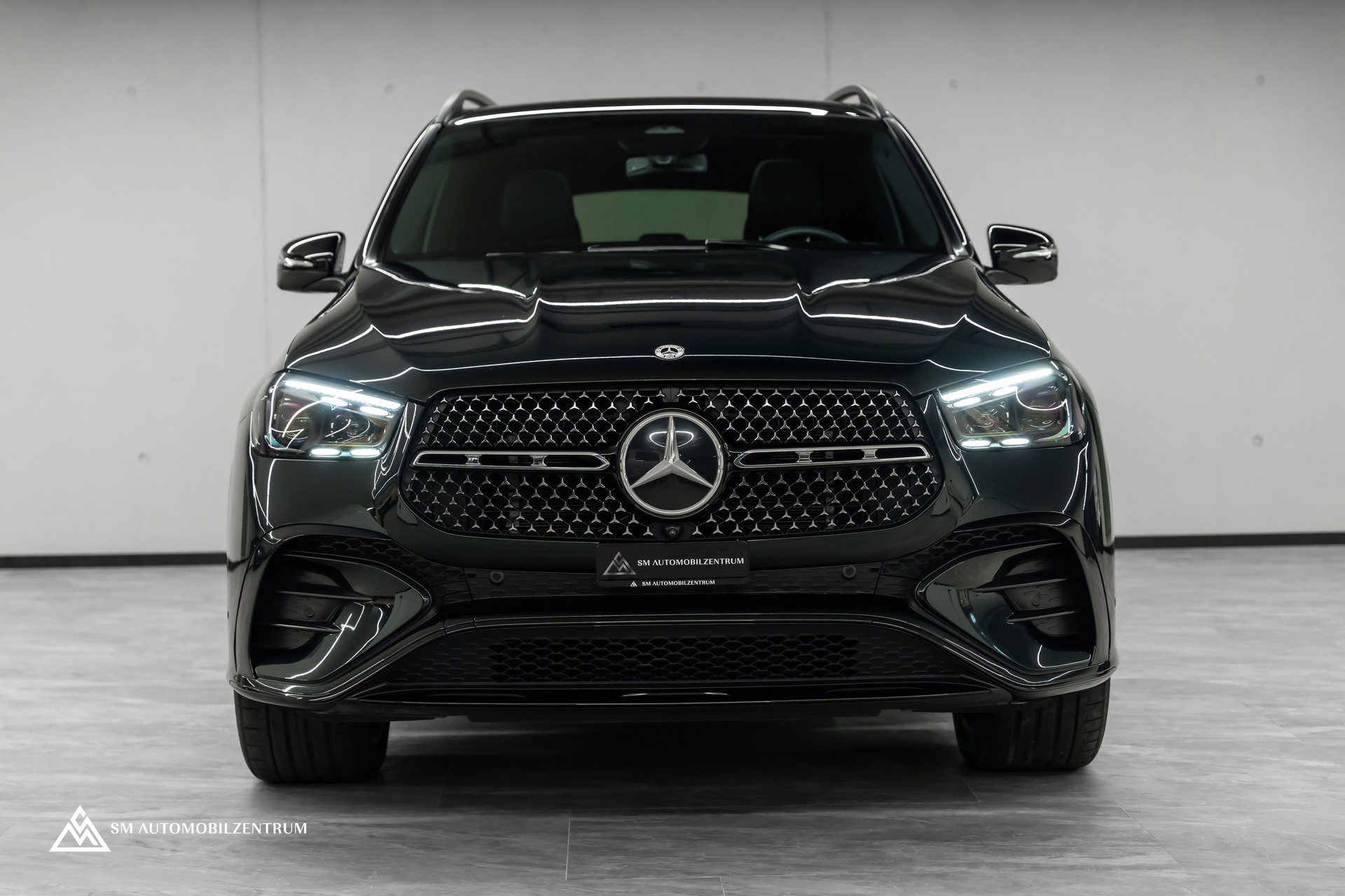 MERCEDES-BENZ GLE 450 AMG Line 4matic / Panorama / 360° / Head-Up / Smaragdgrün Metallic-image-1