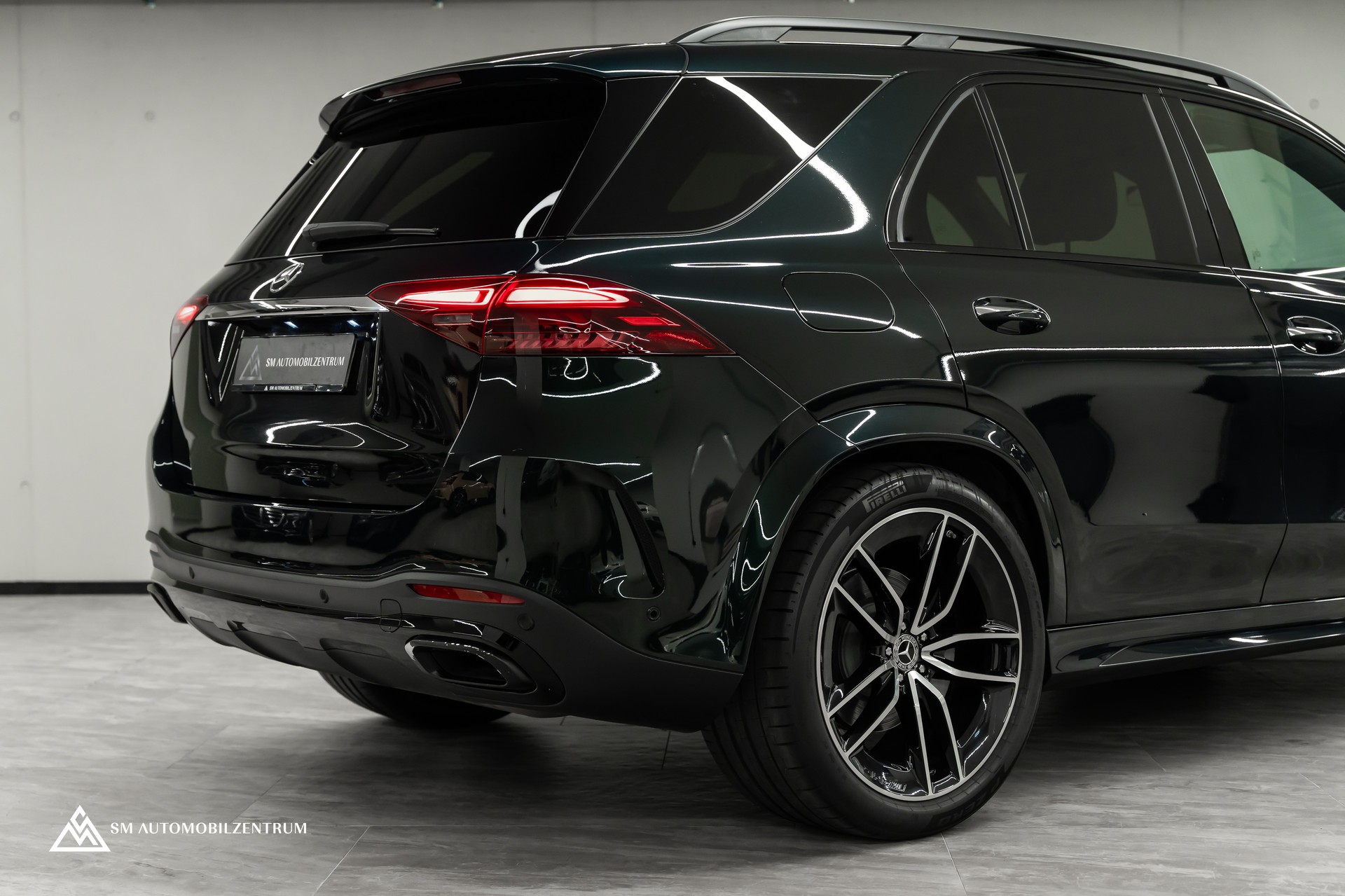 MERCEDES-BENZ GLE 450 AMG Line 4matic / Panorama / 360° / Head-Up / Smaragdgrün Metallic-image-8