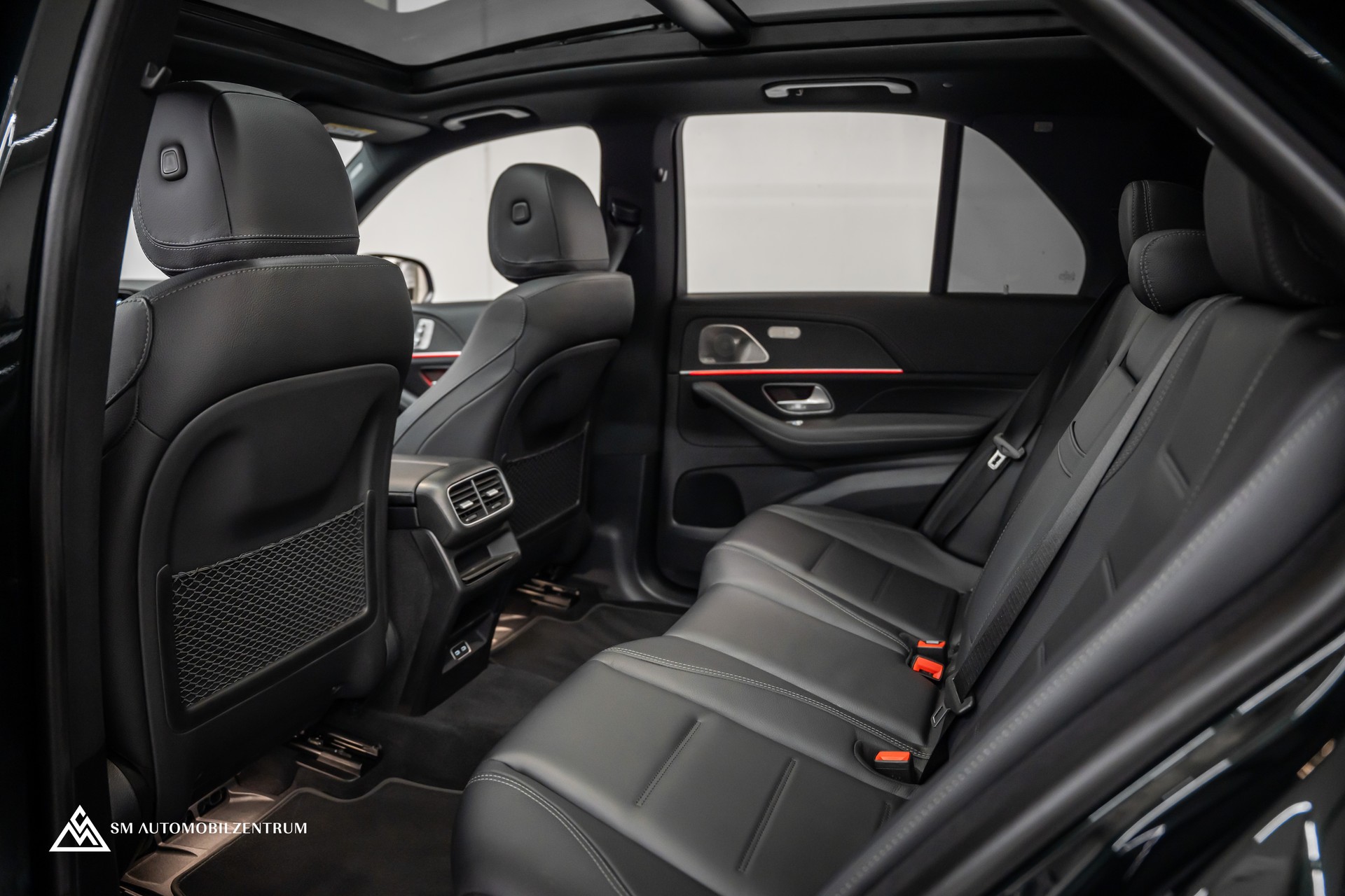 MERCEDES-BENZ GLE 450 AMG Line 4matic / Panorama / 360° / Head-Up / Smaragdgrün Metallic-image-19