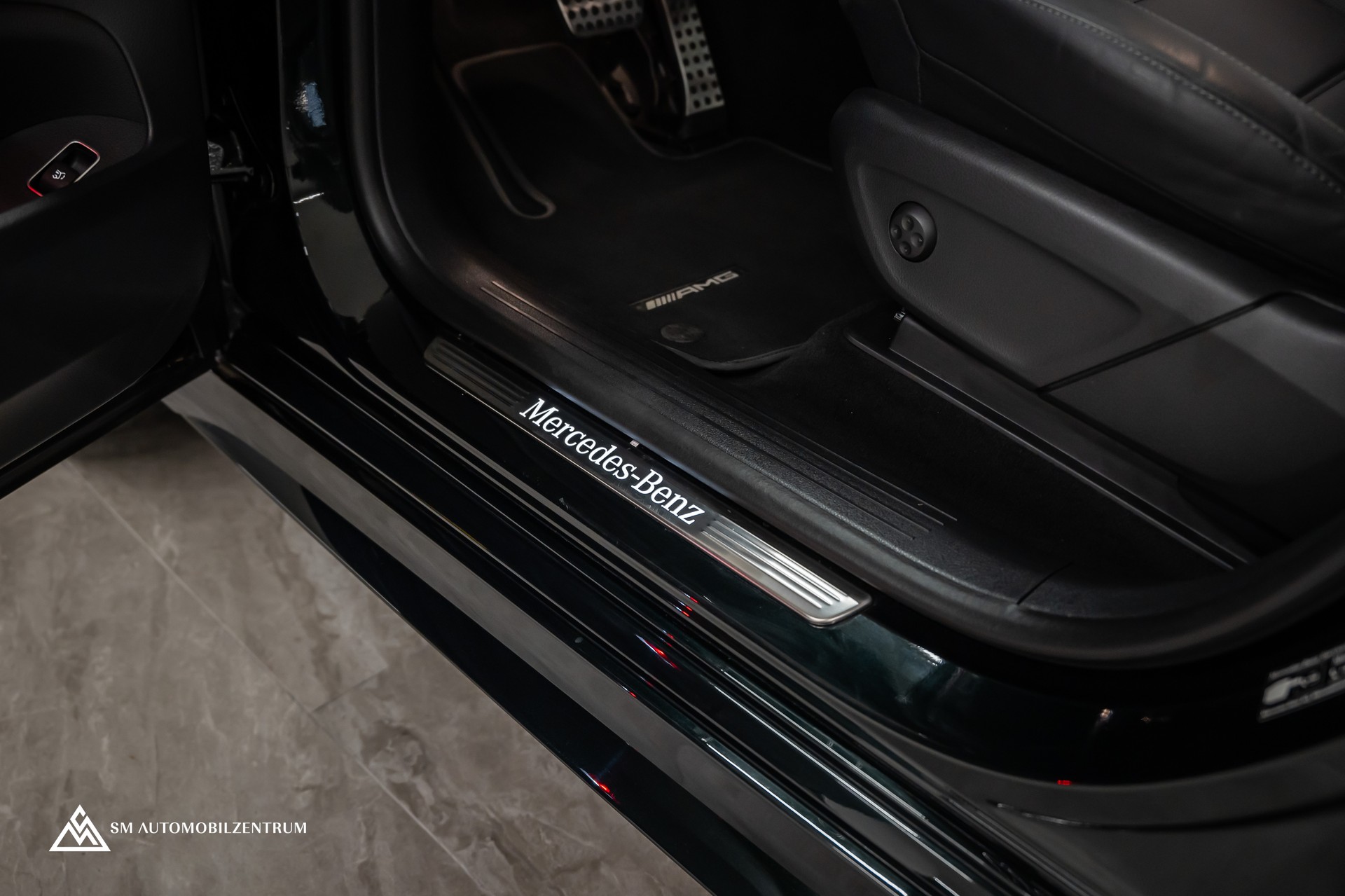 MERCEDES-BENZ GLE 450 AMG Line 4matic / Panorama / 360° / Head-Up / Smaragdgrün Metallic-image-25