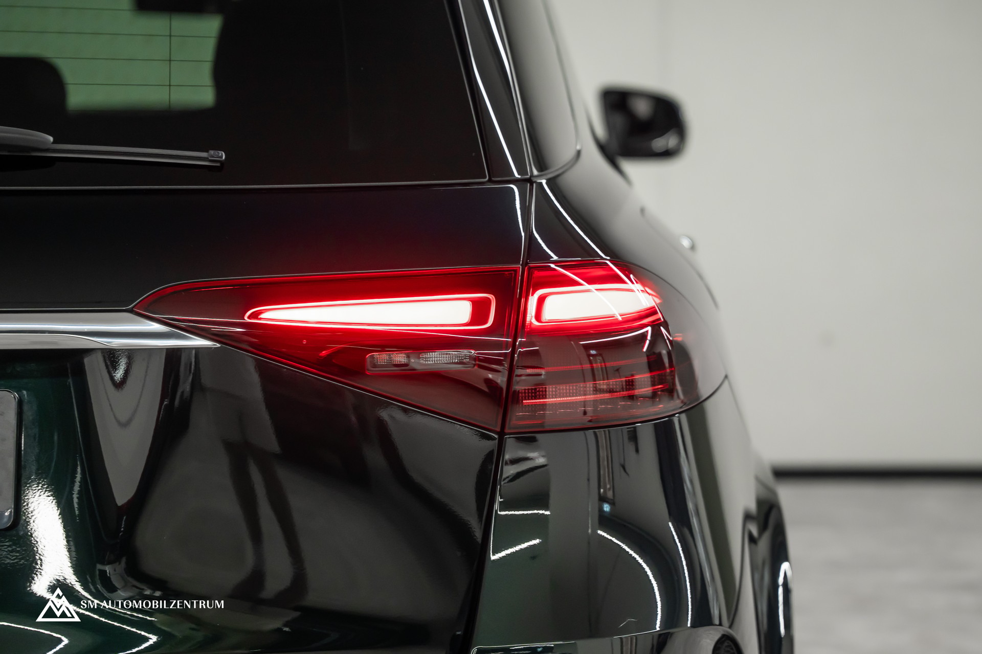 MERCEDES-BENZ GLE 450 AMG Line 4matic / Panorama / 360° / Head-Up / Smaragdgrün Metallic-image-12