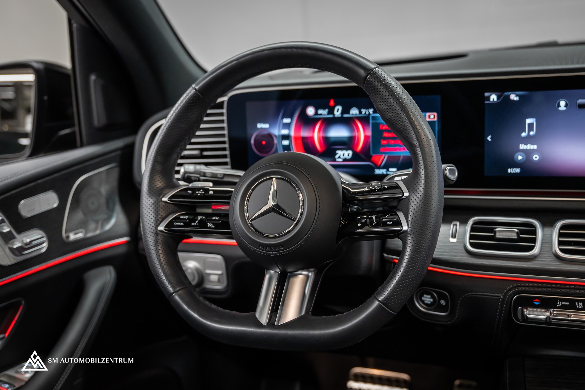MERCEDES-BENZ GLE 450 AMG Line 4matic / Panorama / 360° / Head-Up / Smaragdgrün Metallic-image-14