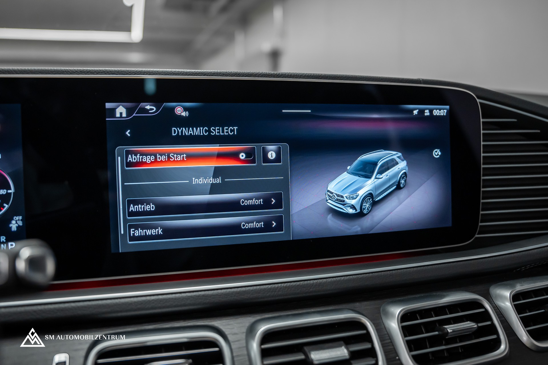 MERCEDES-BENZ GLE 450 AMG Line 4matic / Panorama / 360° / Head-Up / Smaragdgrün Metallic-image-39