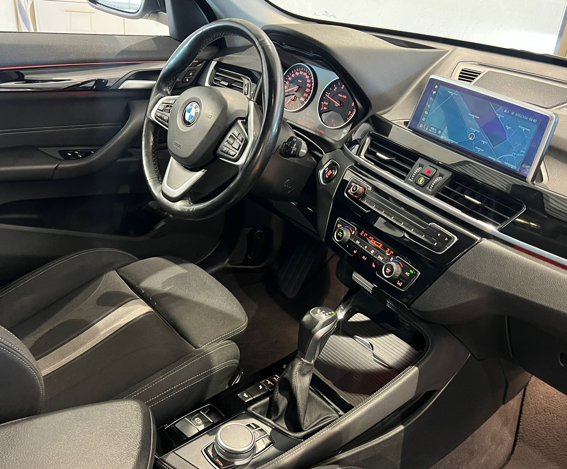 BMW X1 xDrive 20i Sport Line Steptronic *Frisch ab MFK*-image-6
