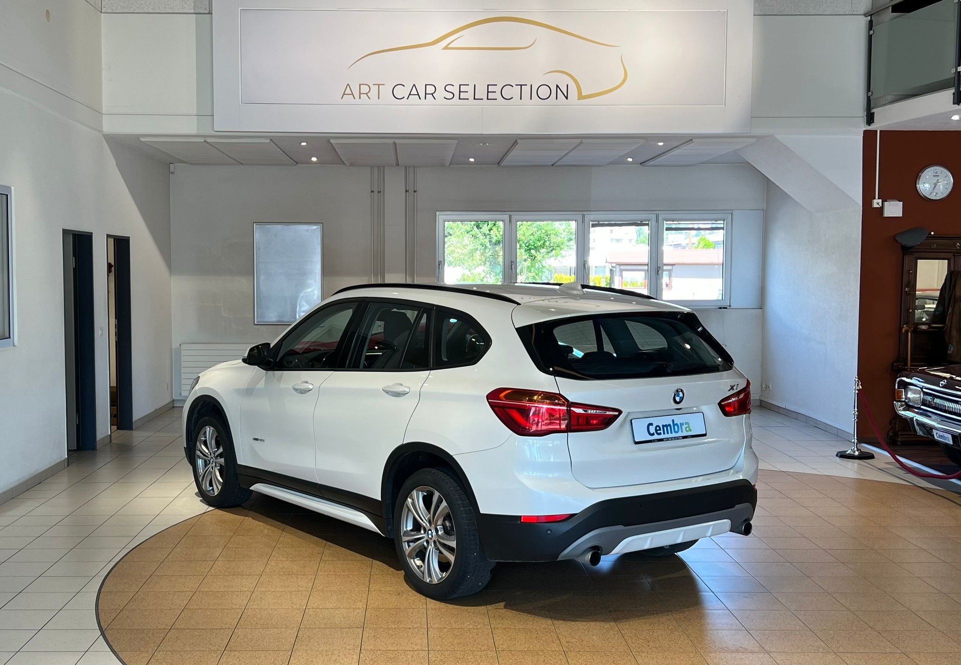 BMW X1 xDrive 20i Sport Line Steptronic *Frisch ab MFK*-image-2