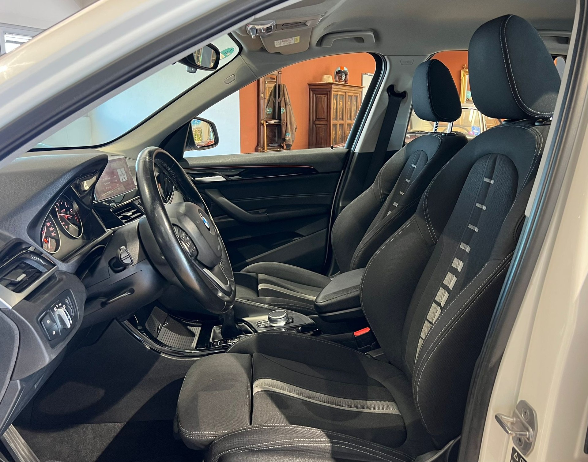 BMW X1 xDrive 20i Sport Line Steptronic *Frisch ab MFK*-image-3