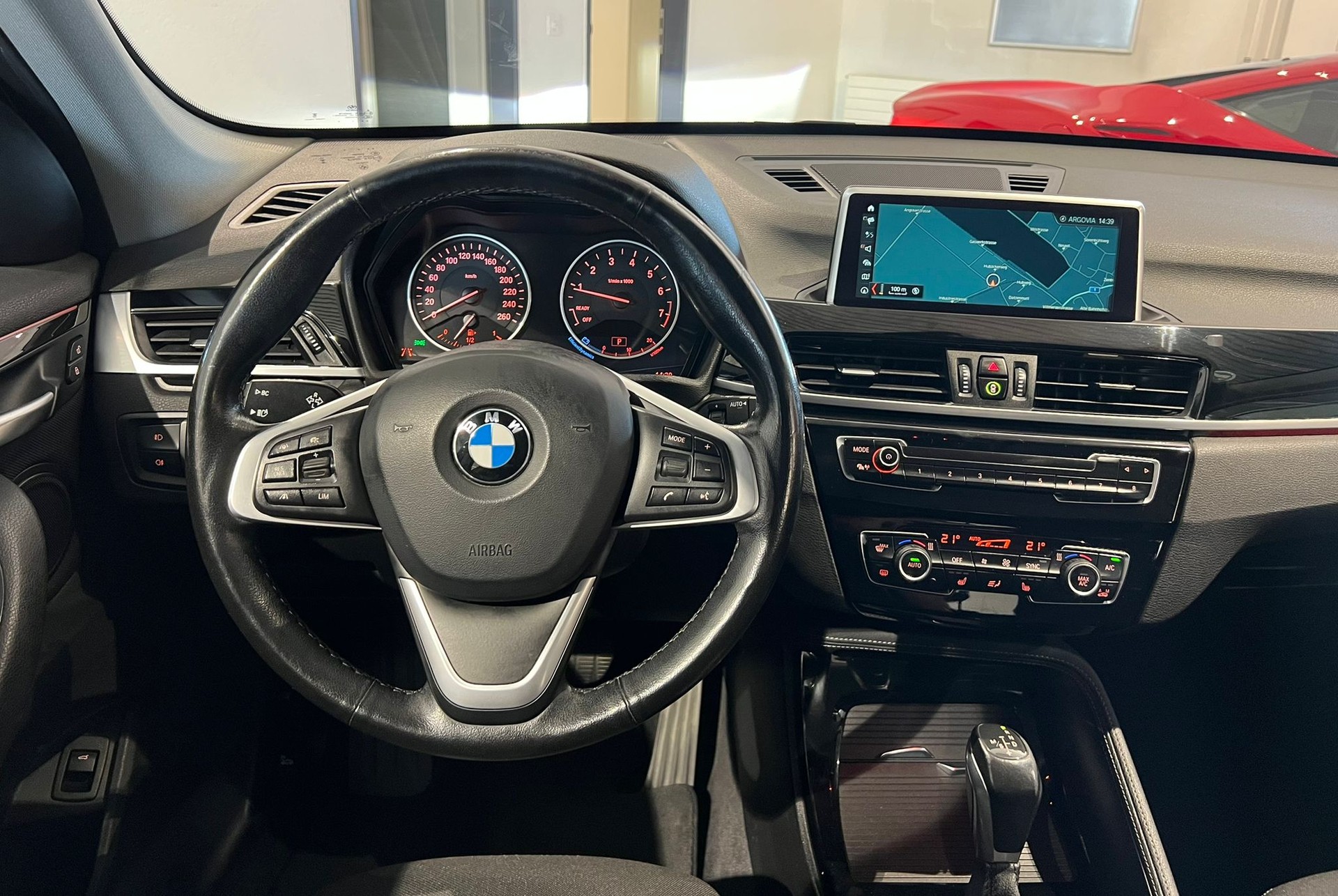 BMW X1 xDrive 20i Sport Line Steptronic *Frisch ab MFK*-image-4