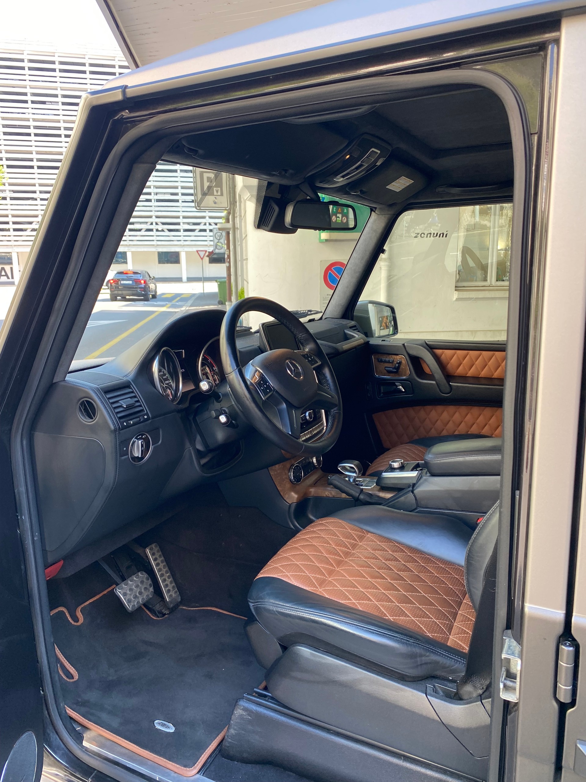 MERCEDES-BENZ G 63 AMG Automatic-image-7