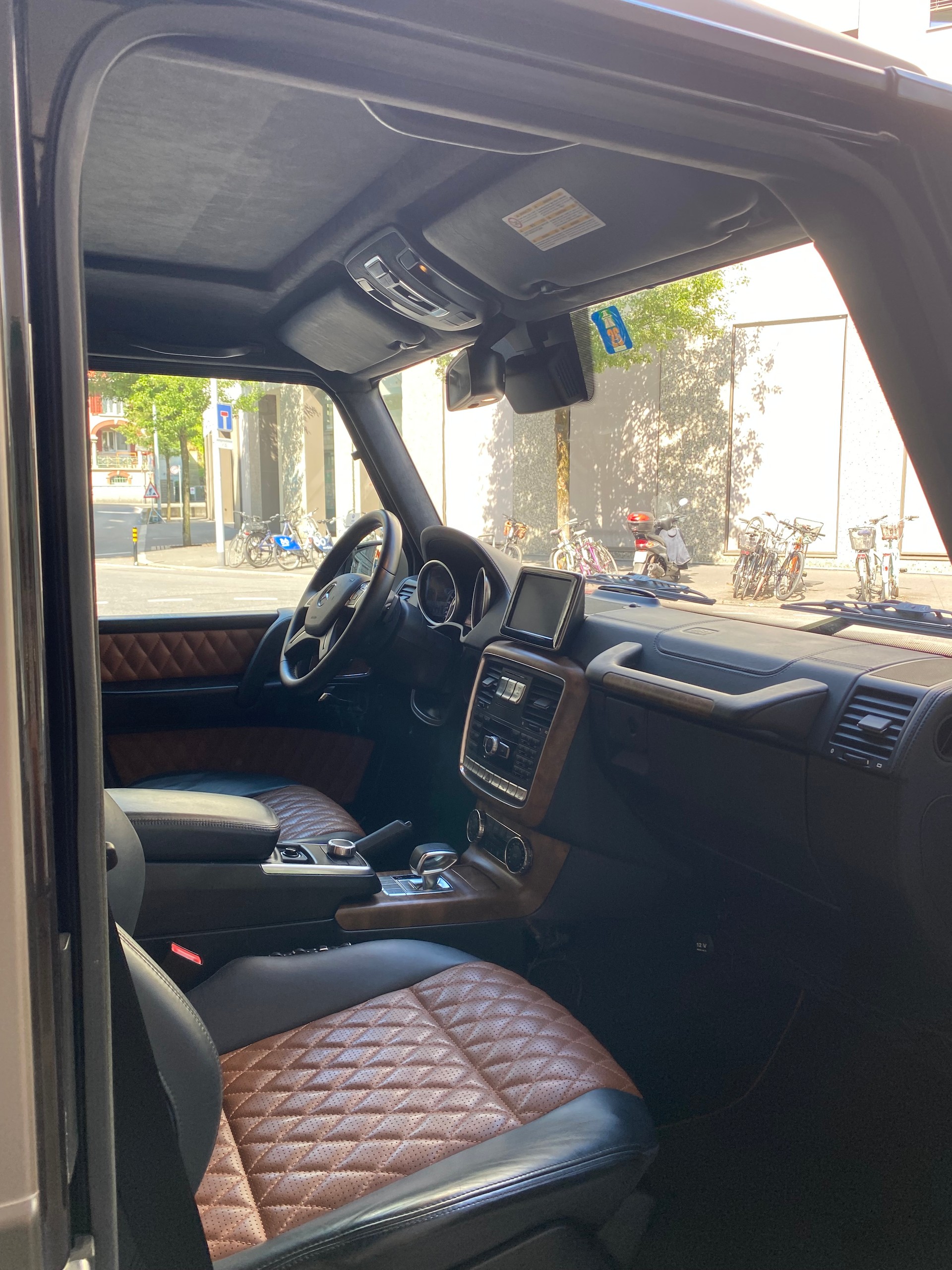 MERCEDES-BENZ G 63 AMG Automatic-image-9