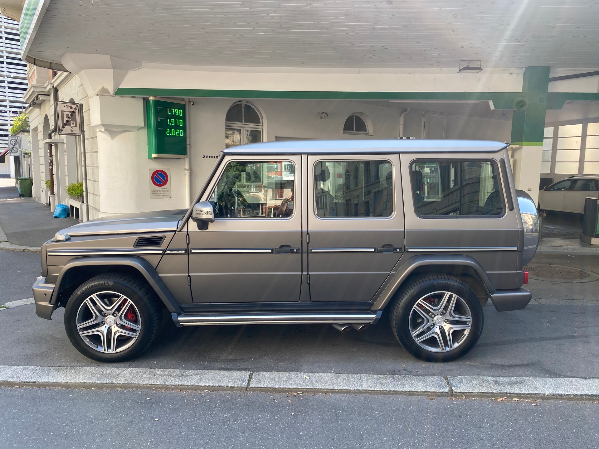 MERCEDES-BENZ G 63 AMG Automatic-image-3