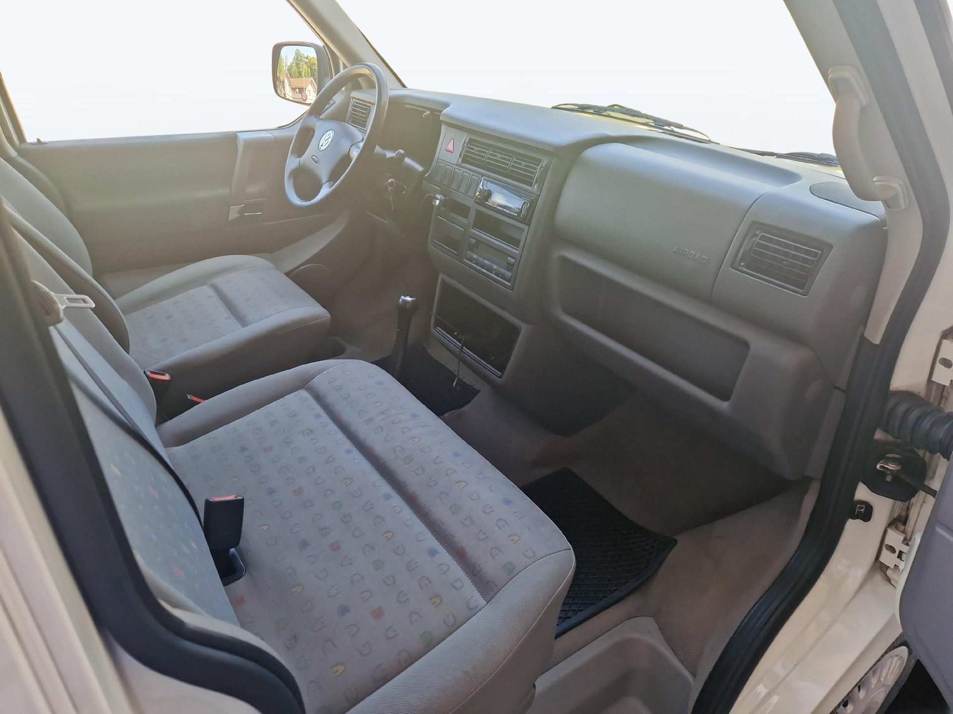 VW T4 Caravelle 2920 Swiss 2.5 TDI syncro-image-9