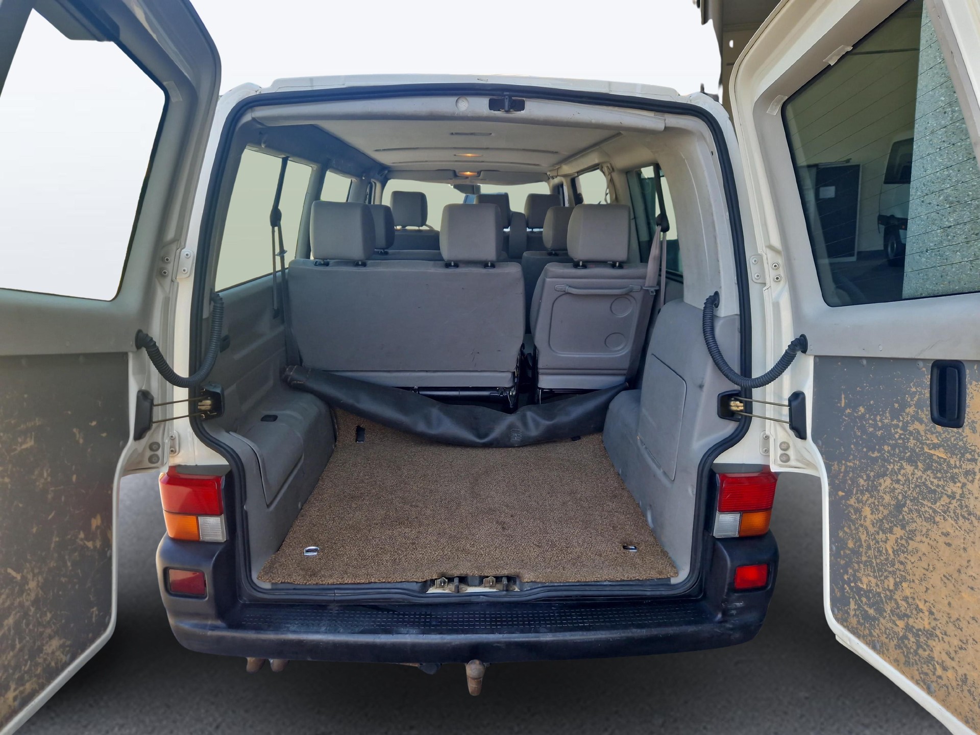 VW T4 Caravelle 2920 Swiss 2.5 TDI syncro-image-11