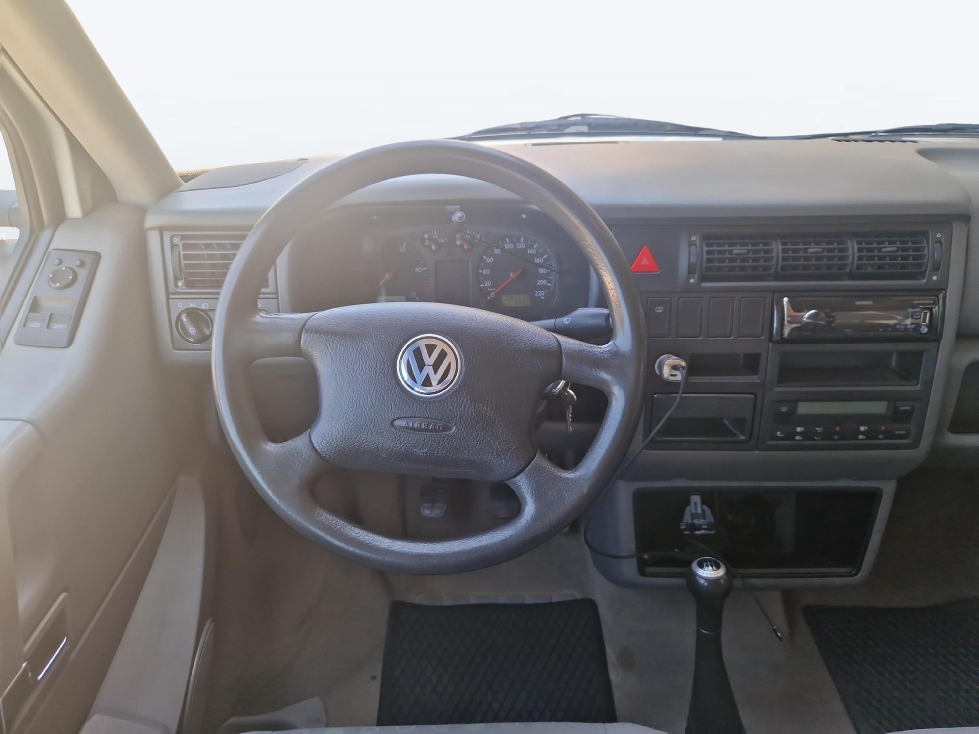VW T4 Caravelle 2920 Swiss 2.5 TDI syncro-image-8