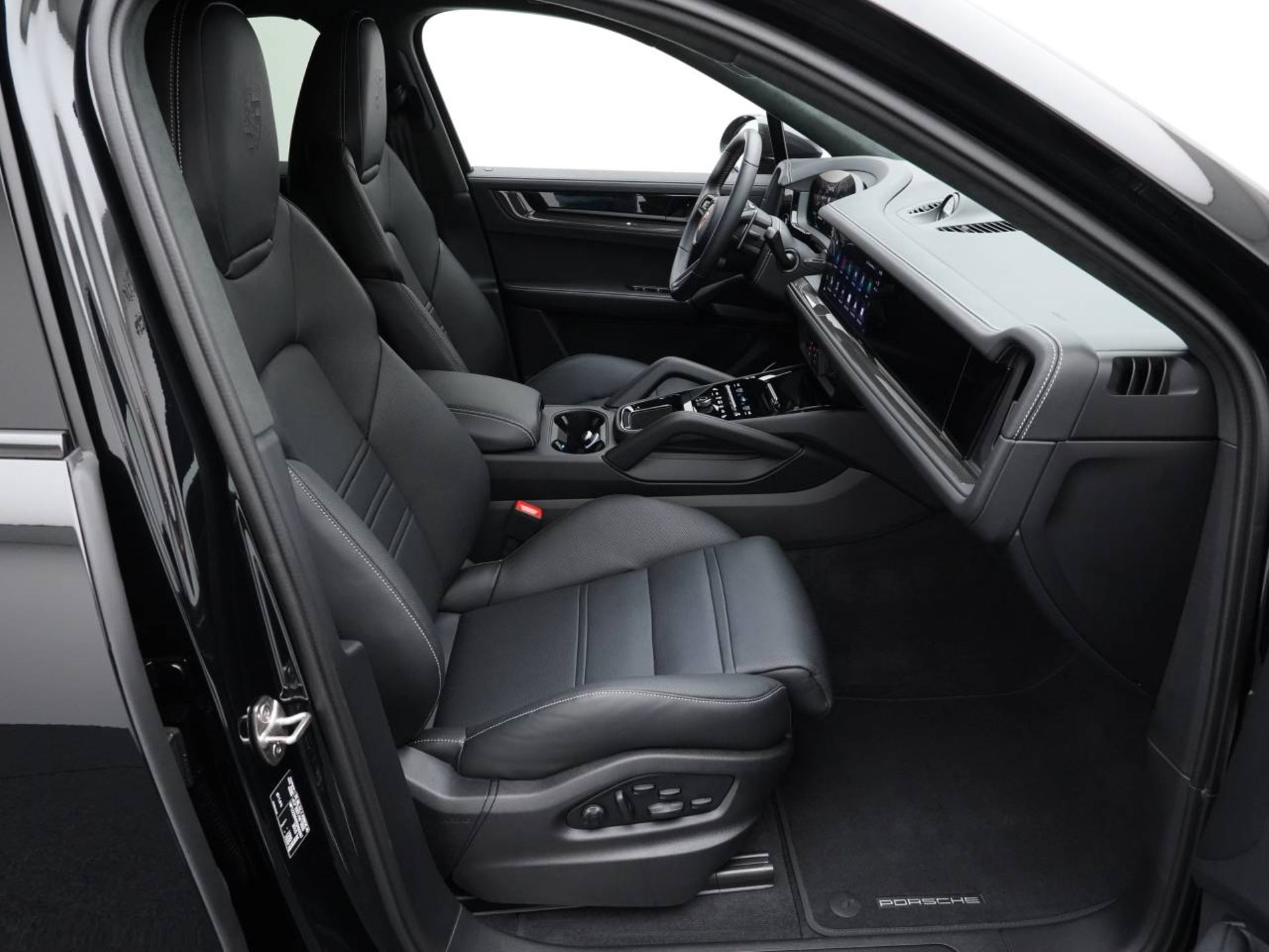 PORSCHE Cayenne Turbo E-Hybrid Coupé mit GT-Paket-image-24