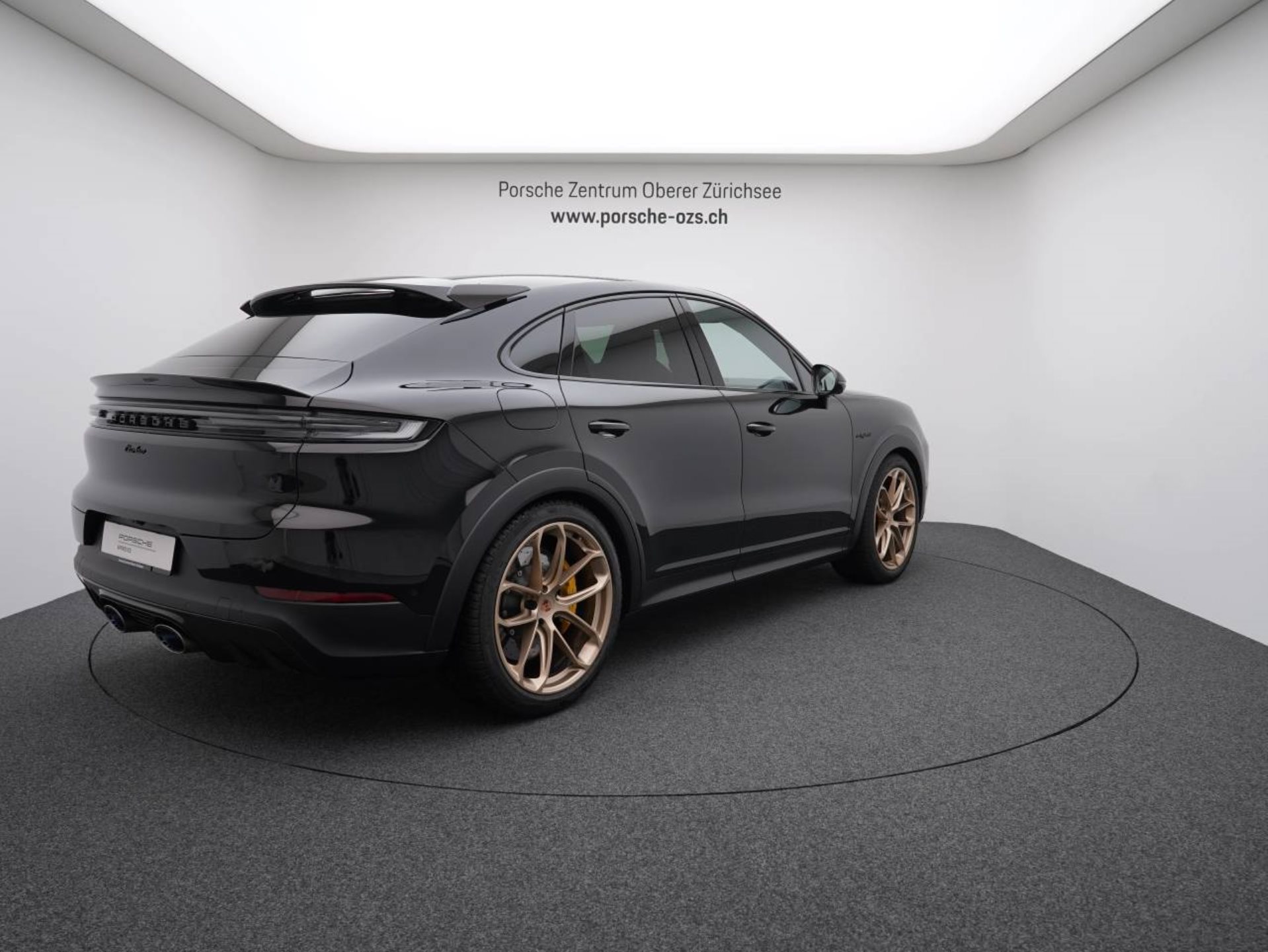 PORSCHE Cayenne Turbo E-Hybrid Coupé mit GT-Paket-image-6