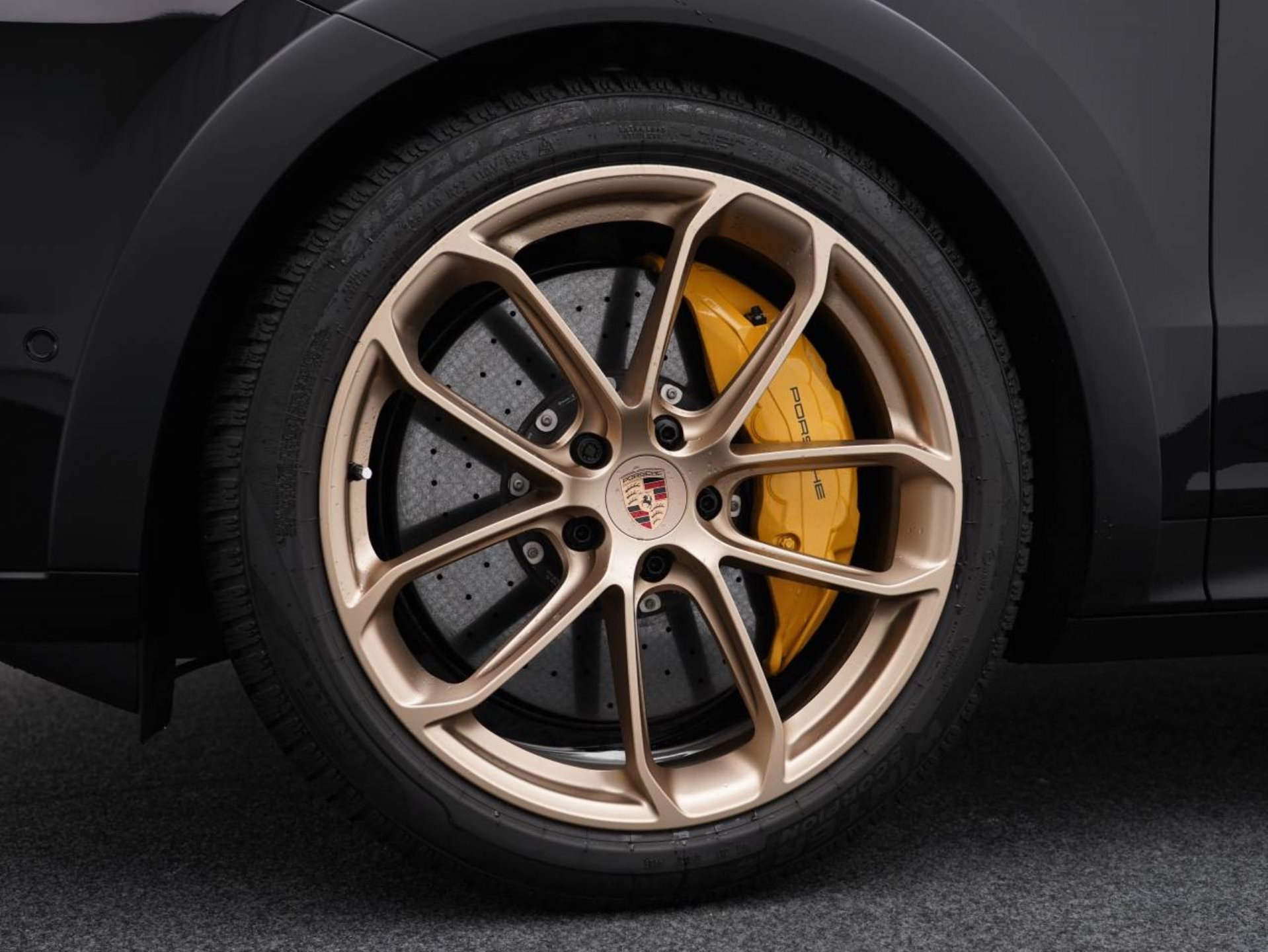 PORSCHE Cayenne Turbo E-Hybrid Coupé mit GT-Paket-image-10