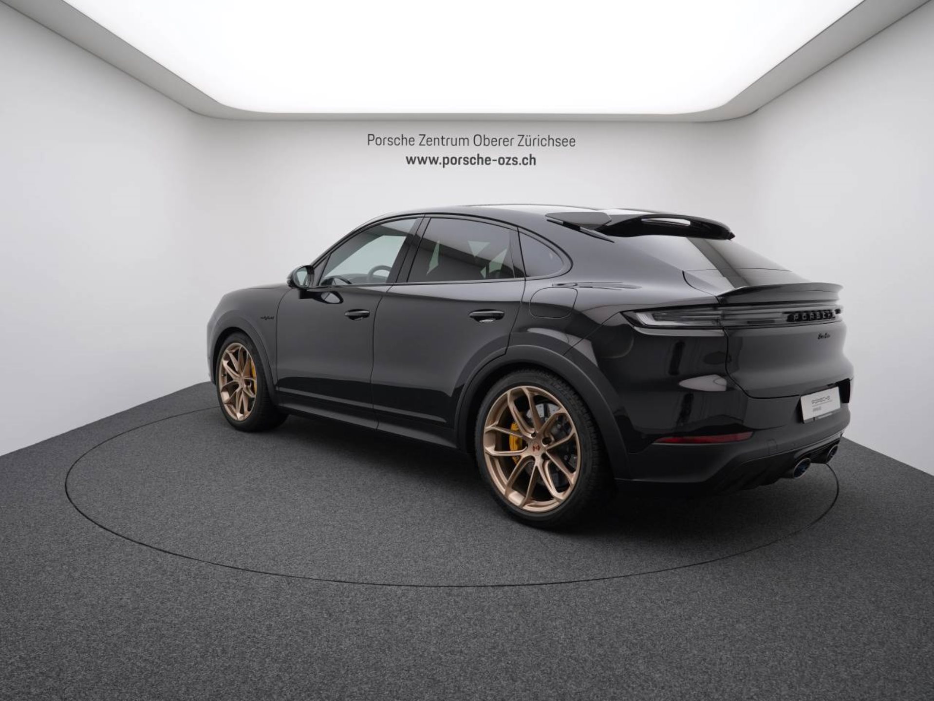 PORSCHE Cayenne Turbo E-Hybrid Coupé mit GT-Paket-image-2