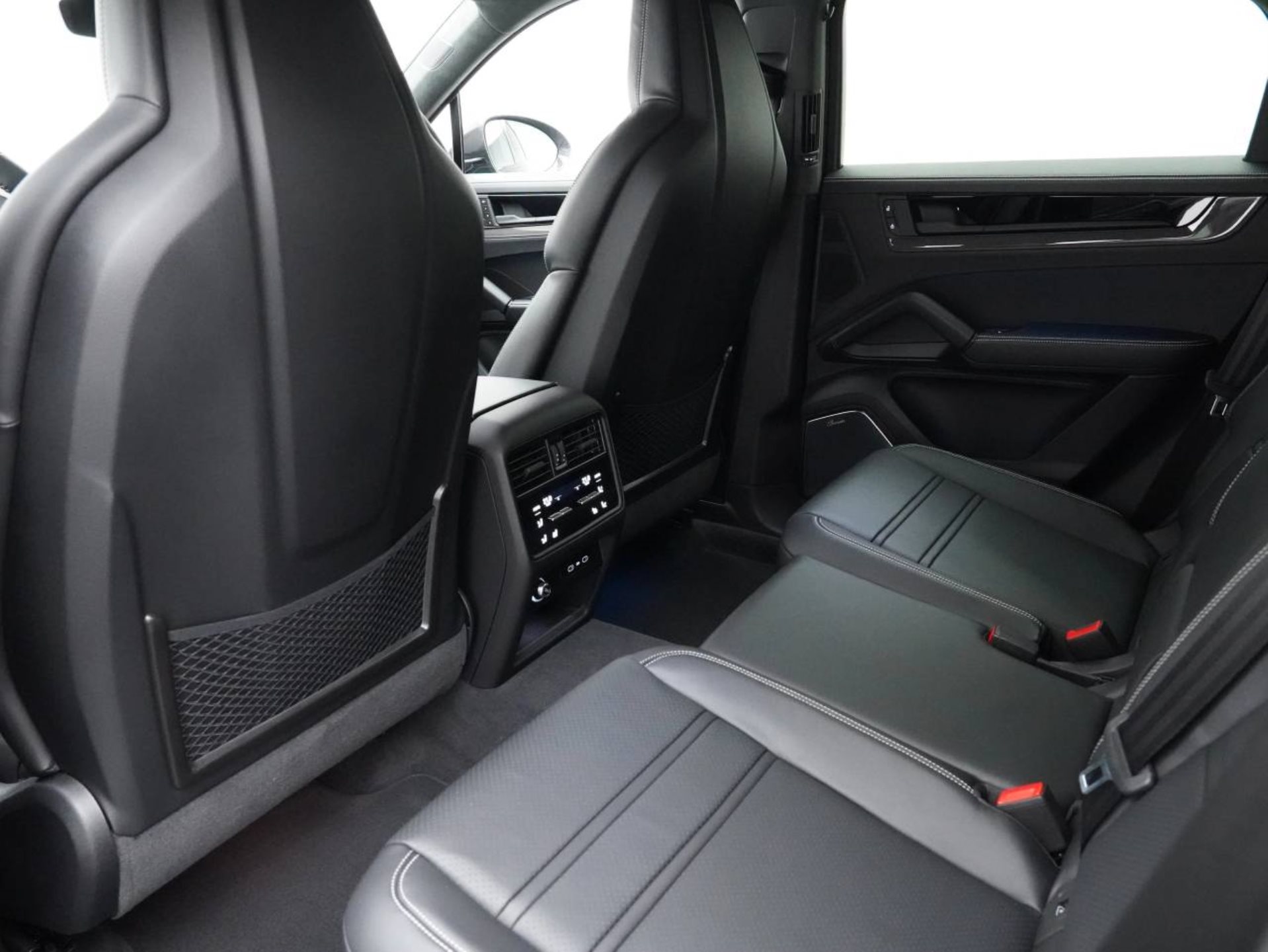 PORSCHE Cayenne Turbo E-Hybrid Coupé mit GT-Paket-image-27