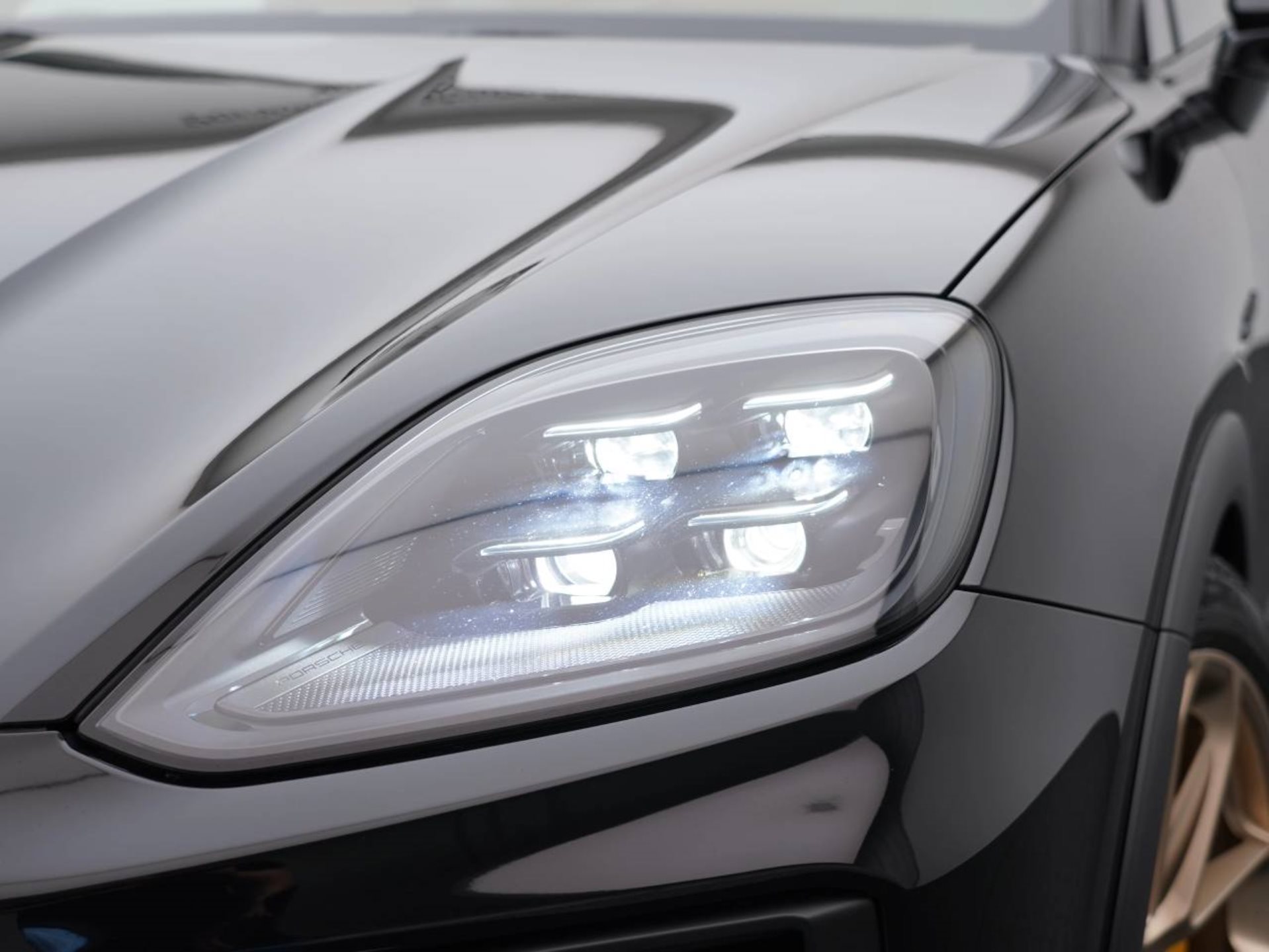 PORSCHE Cayenne Turbo E-Hybrid Coupé mit GT-Paket-image-12
