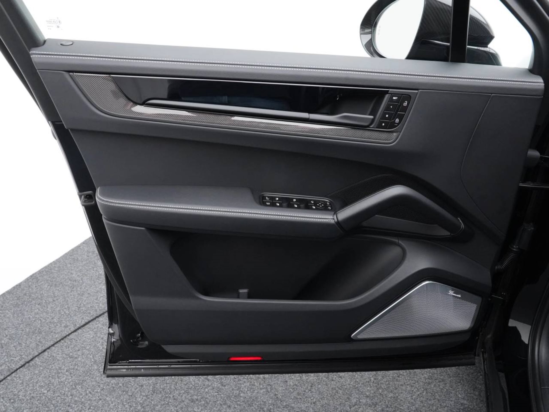 PORSCHE Cayenne Turbo E-Hybrid Coupé mit GT-Paket-image-19
