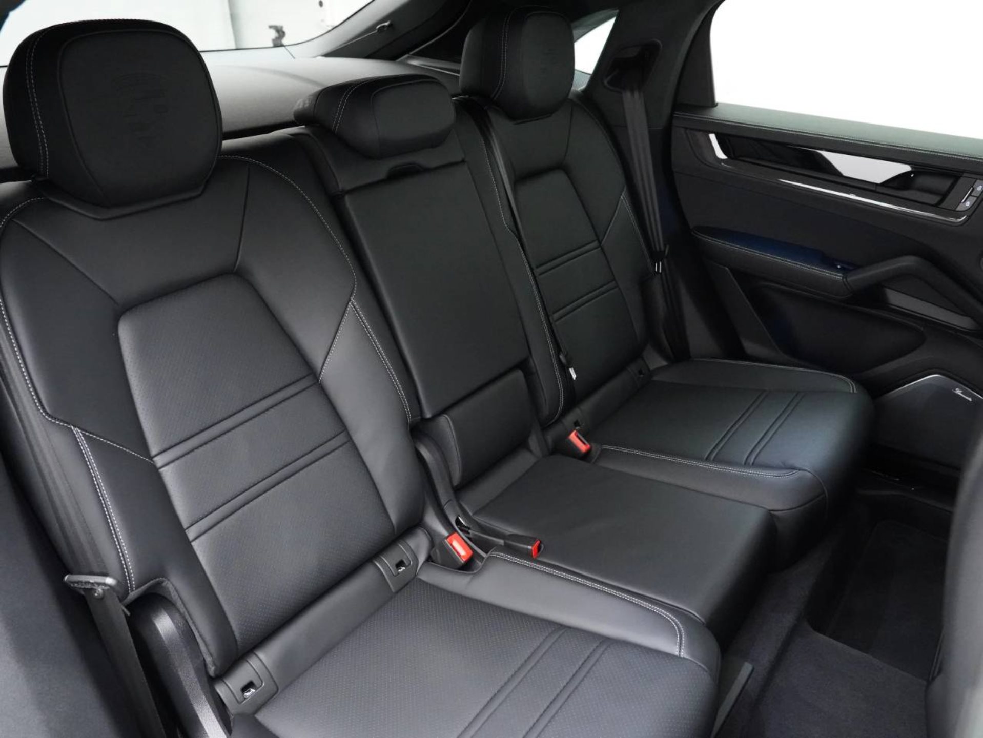 PORSCHE Cayenne Turbo E-Hybrid Coupé mit GT-Paket-image-29