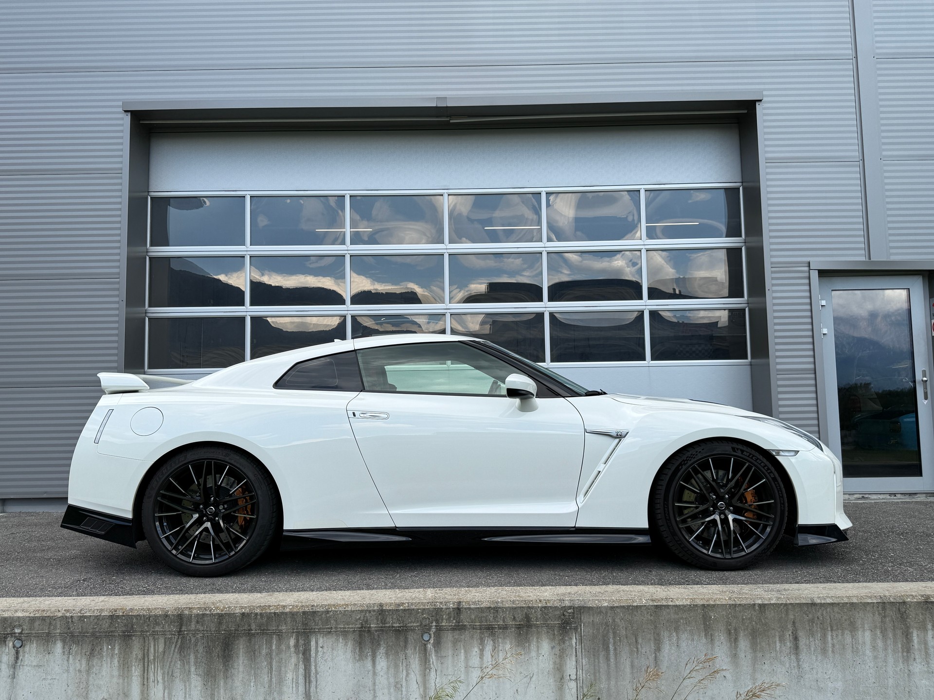 NISSAN GT-R 3.8 V6 Biturbo Black Edition-image-0