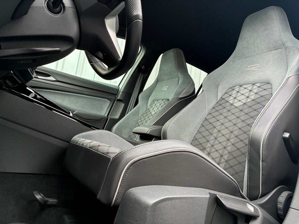 VW Golf 1.5 eTSI mHEV ACT R-Line DSG-image-12