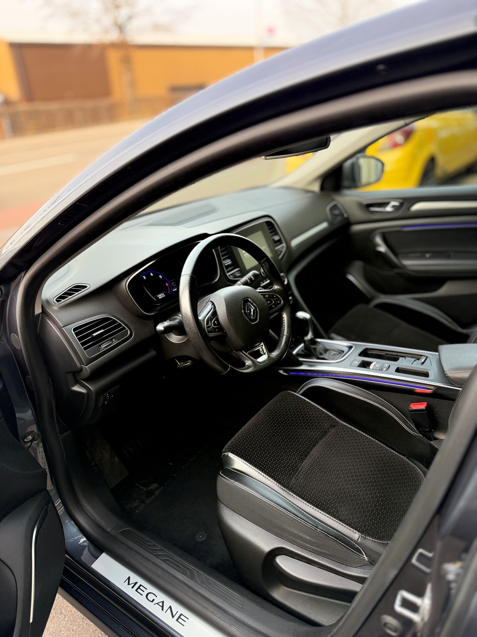 RENAULT Mégane 1.3 16V Turbo GT Line EDC-image-4
