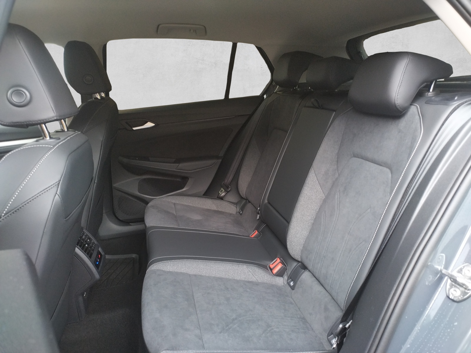 VW Golf 1.5 TSI PHEV Style-image-6