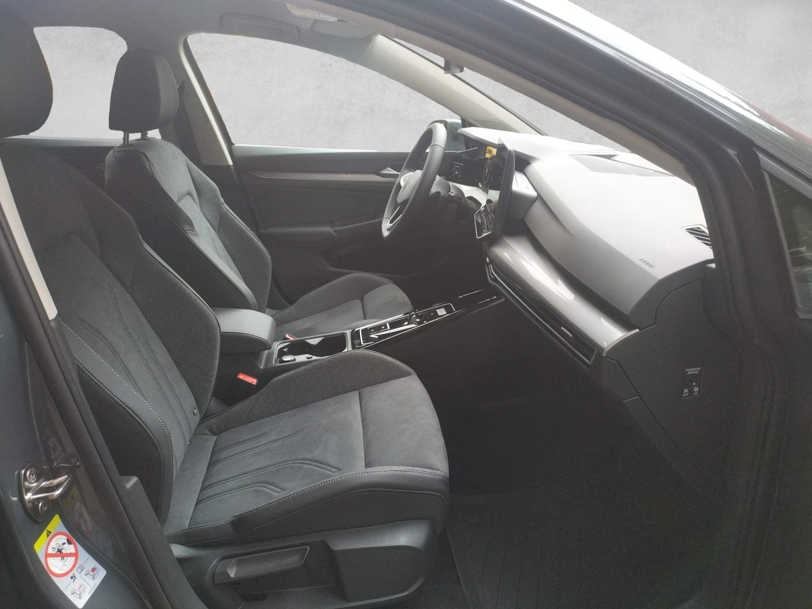 VW Golf 1.5 TSI PHEV Style-image-9