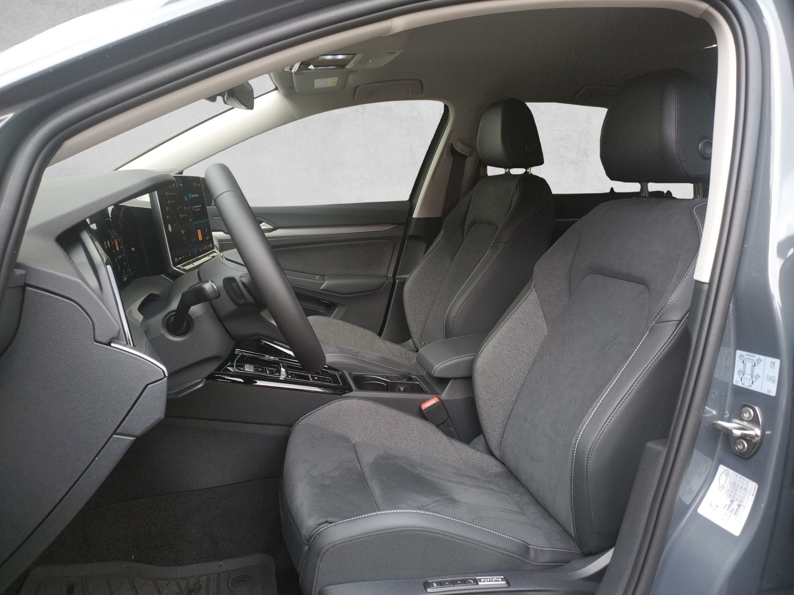 VW Golf 1.5 TSI PHEV Style-image-5