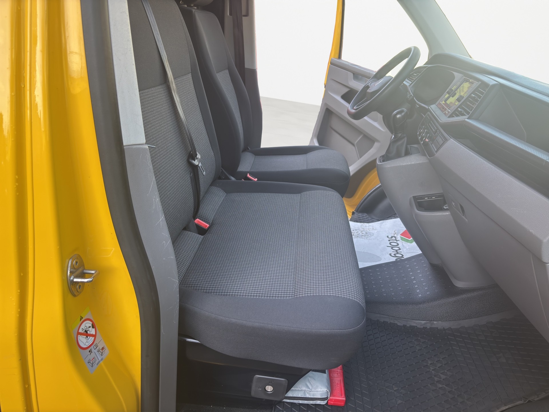 VW T6.1 2.0 TDI 4Motion DSG-image-13