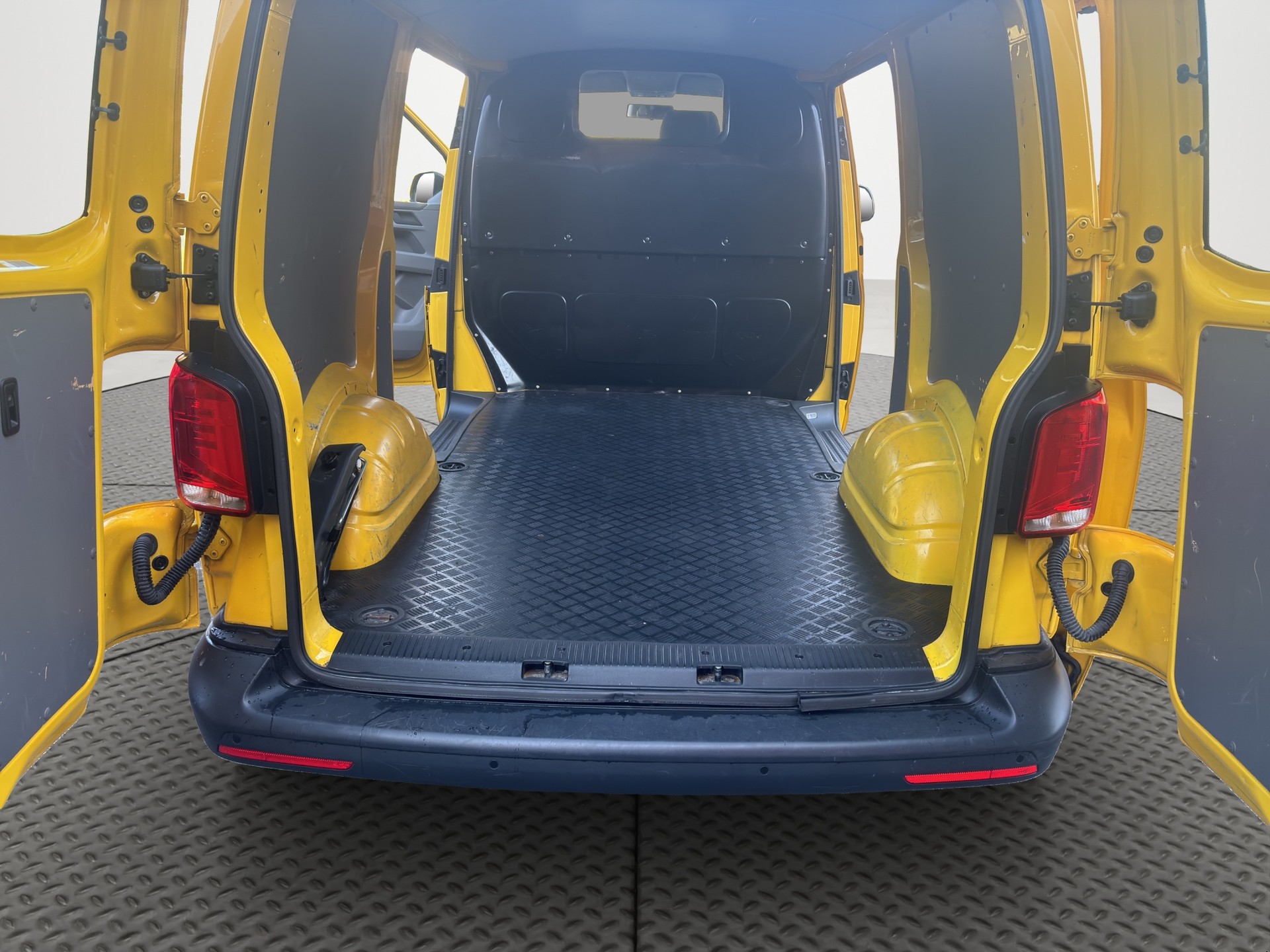 VW T6.1 2.0 TDI 4Motion DSG-image-12