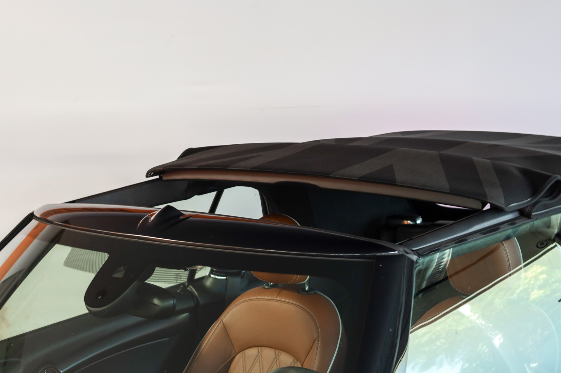MINI Cooper John Cooper Works Cabriolet Steptronic-image-13