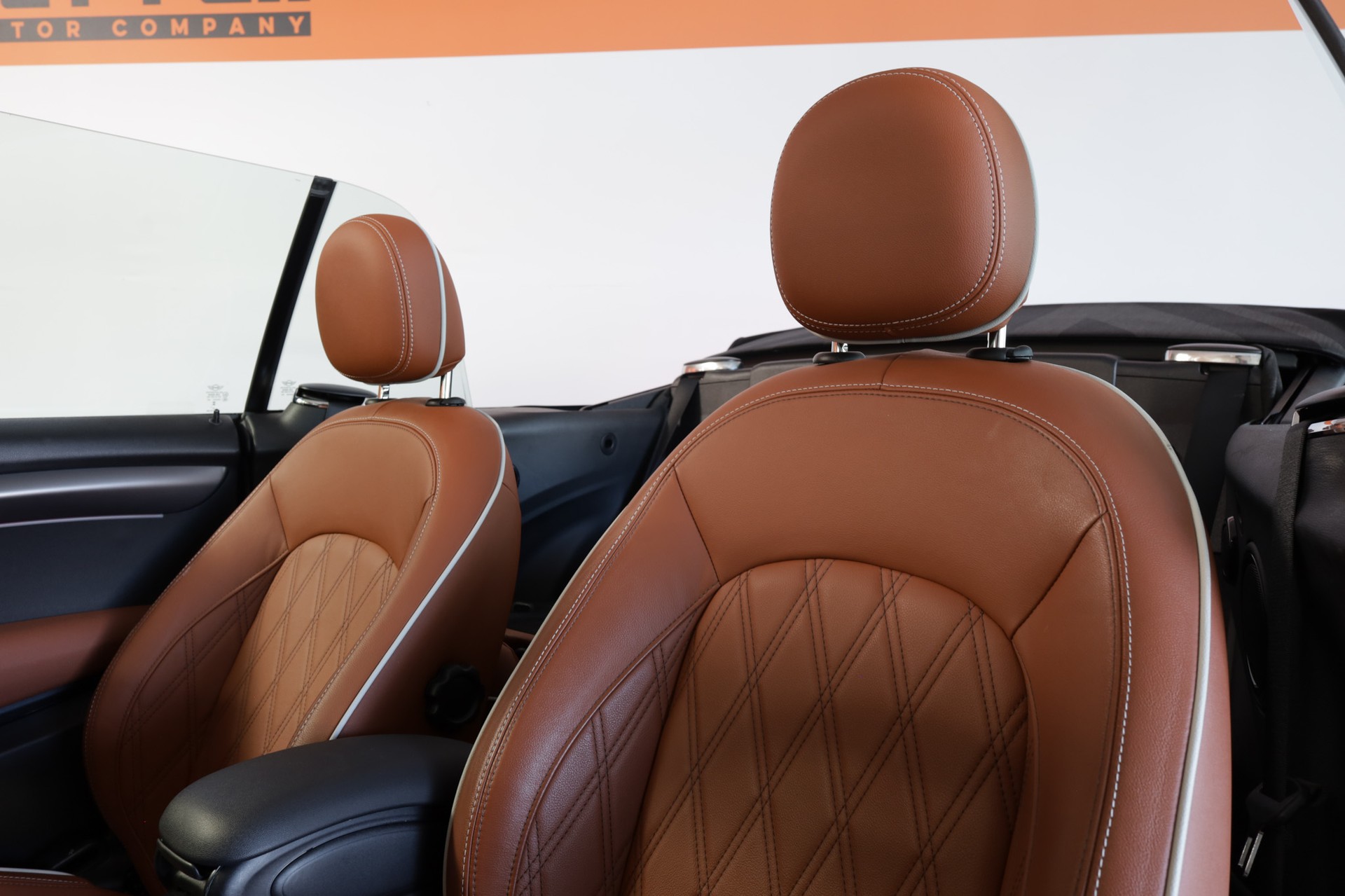 MINI Cooper John Cooper Works Cabriolet Steptronic-image-11