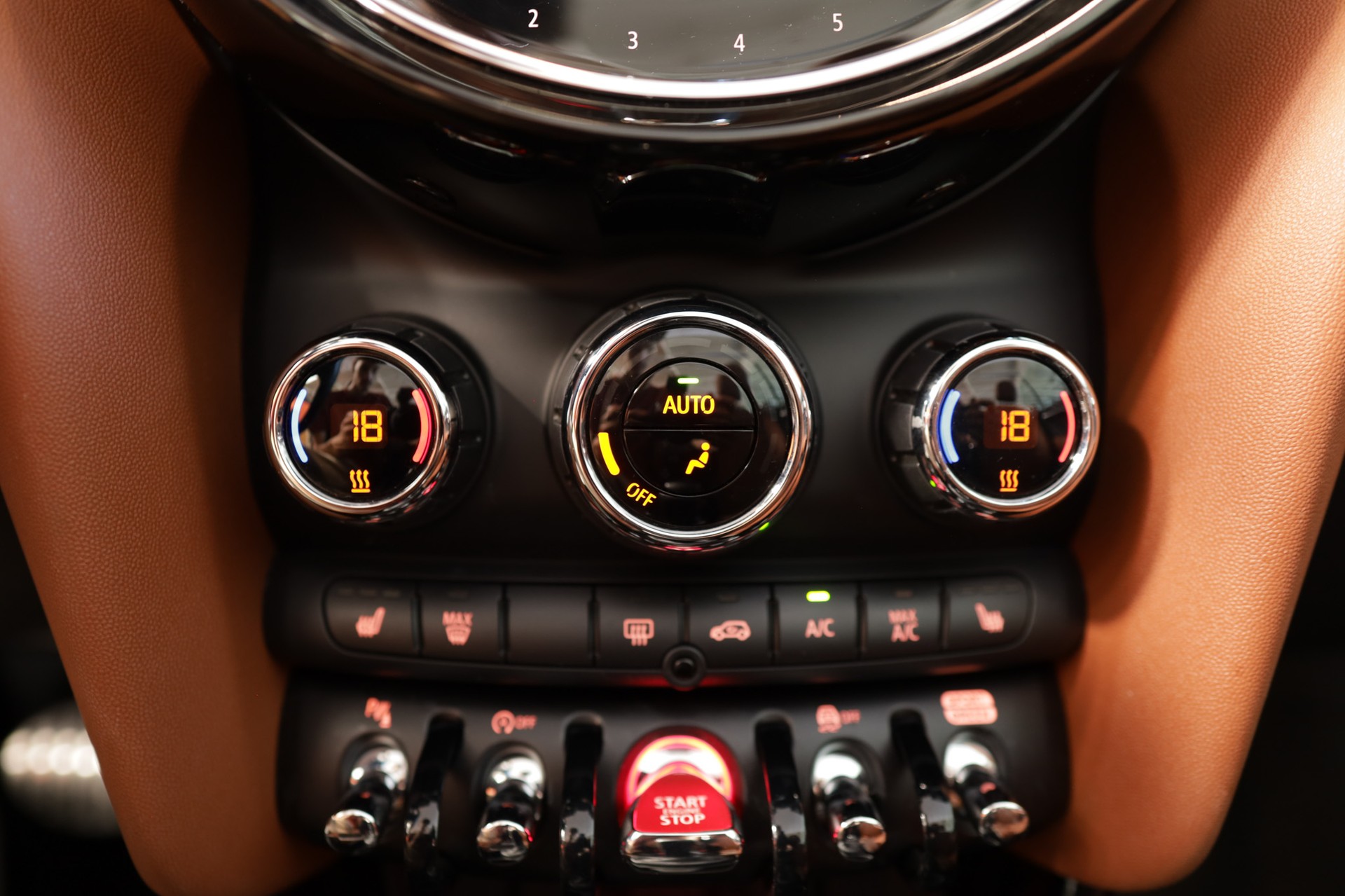 MINI Cooper John Cooper Works Cabriolet Steptronic-image-17