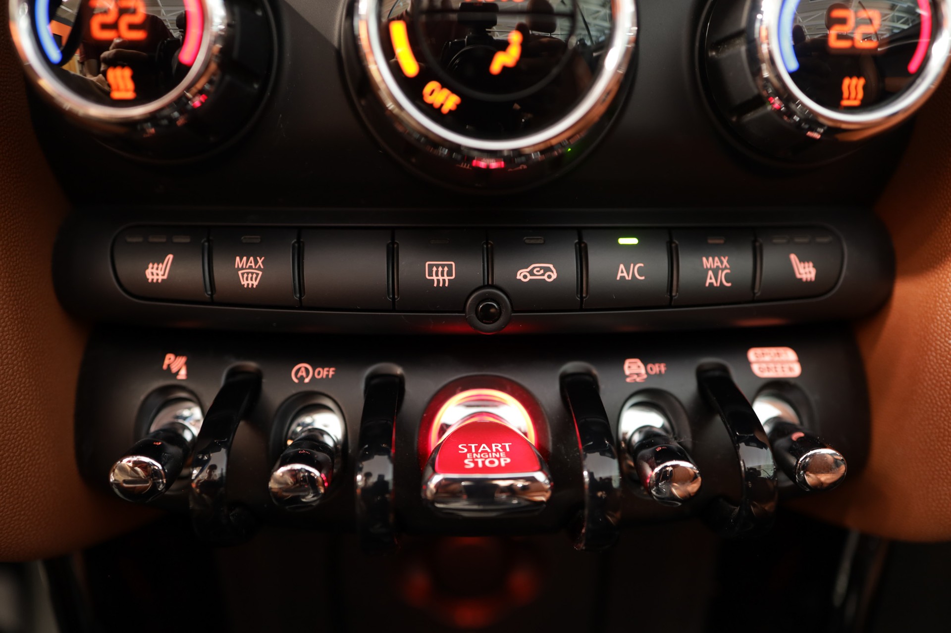 MINI Cooper John Cooper Works Cabriolet Steptronic-image-16