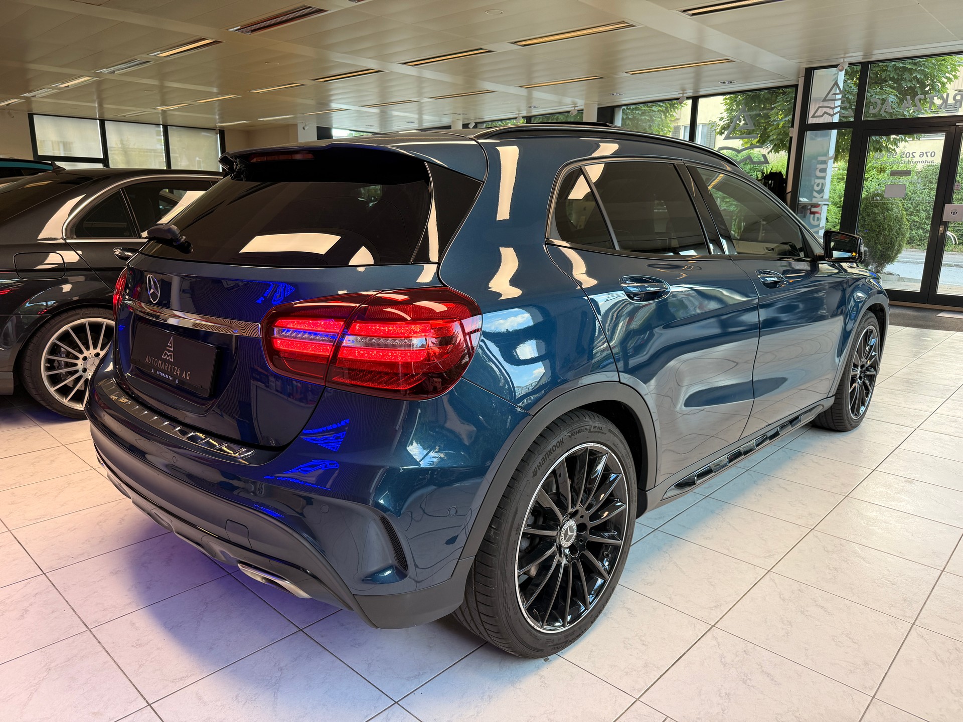 MERCEDES-BENZ GLA 250 Swiss Star AMG Line 4m-image-15